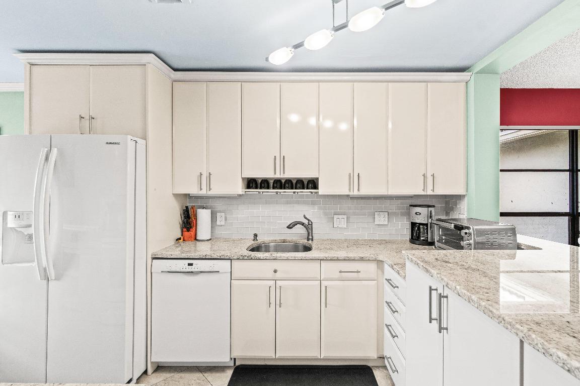 STRATFORD AT HUNTERS RUN CONDO - Residential