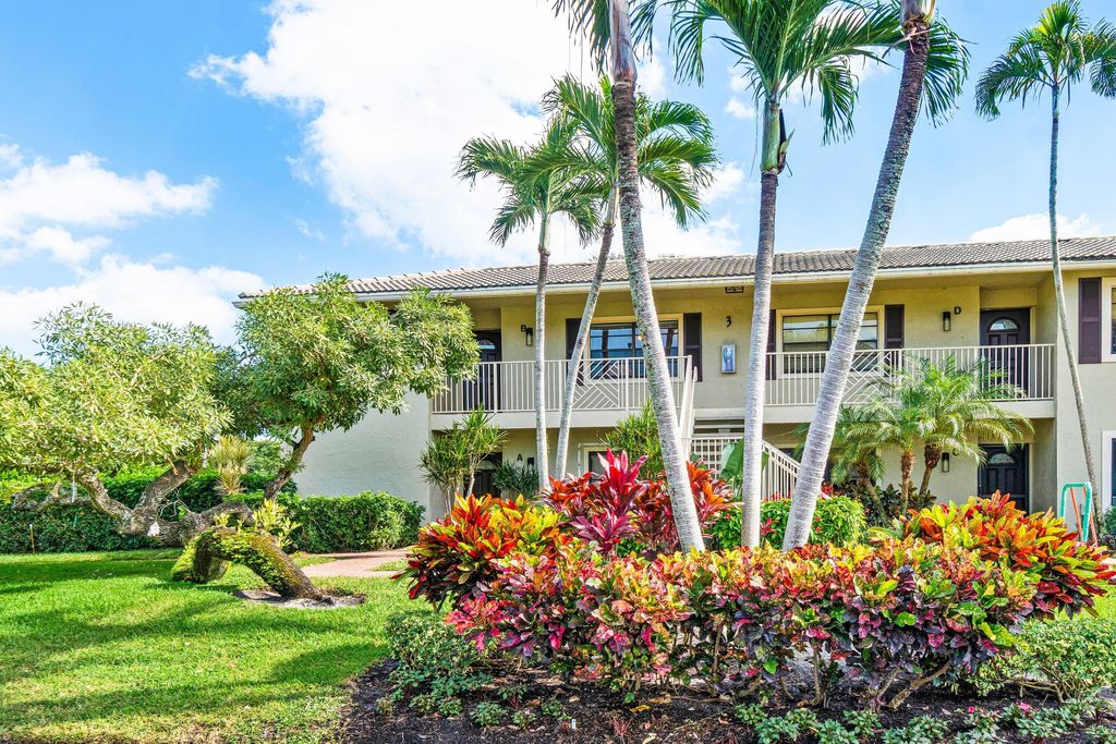 Photo of 3 Stratford Drive E #B, Boynton Beach, FL 33436 (MLS # R11150825)