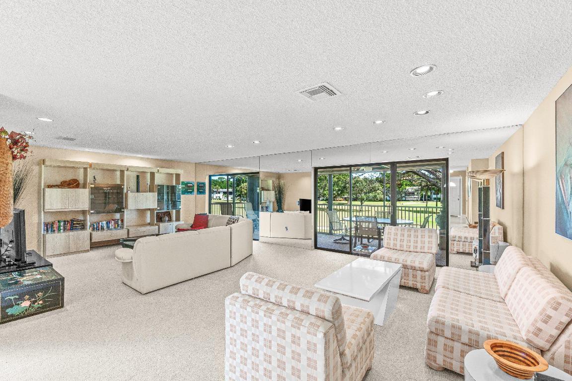 STRATFORD AT HUNTERS RUN CONDO - Residential