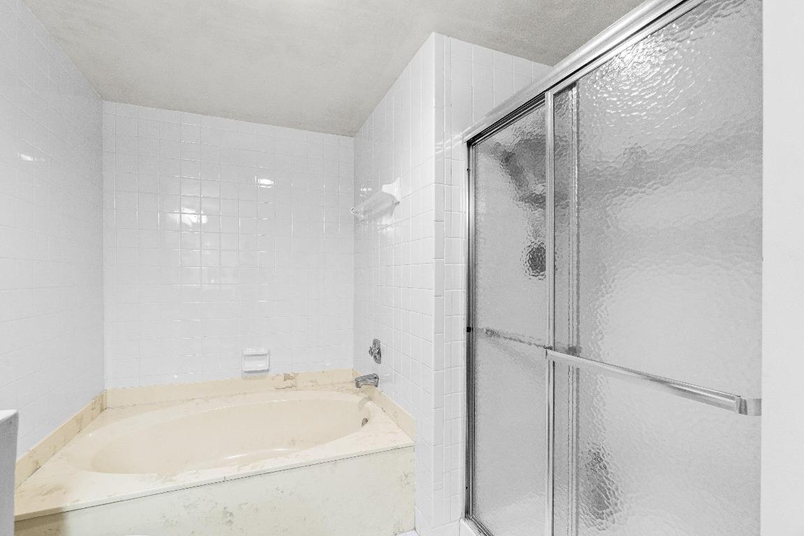 STRATFORD AT HUNTERS RUN CONDO - Residential