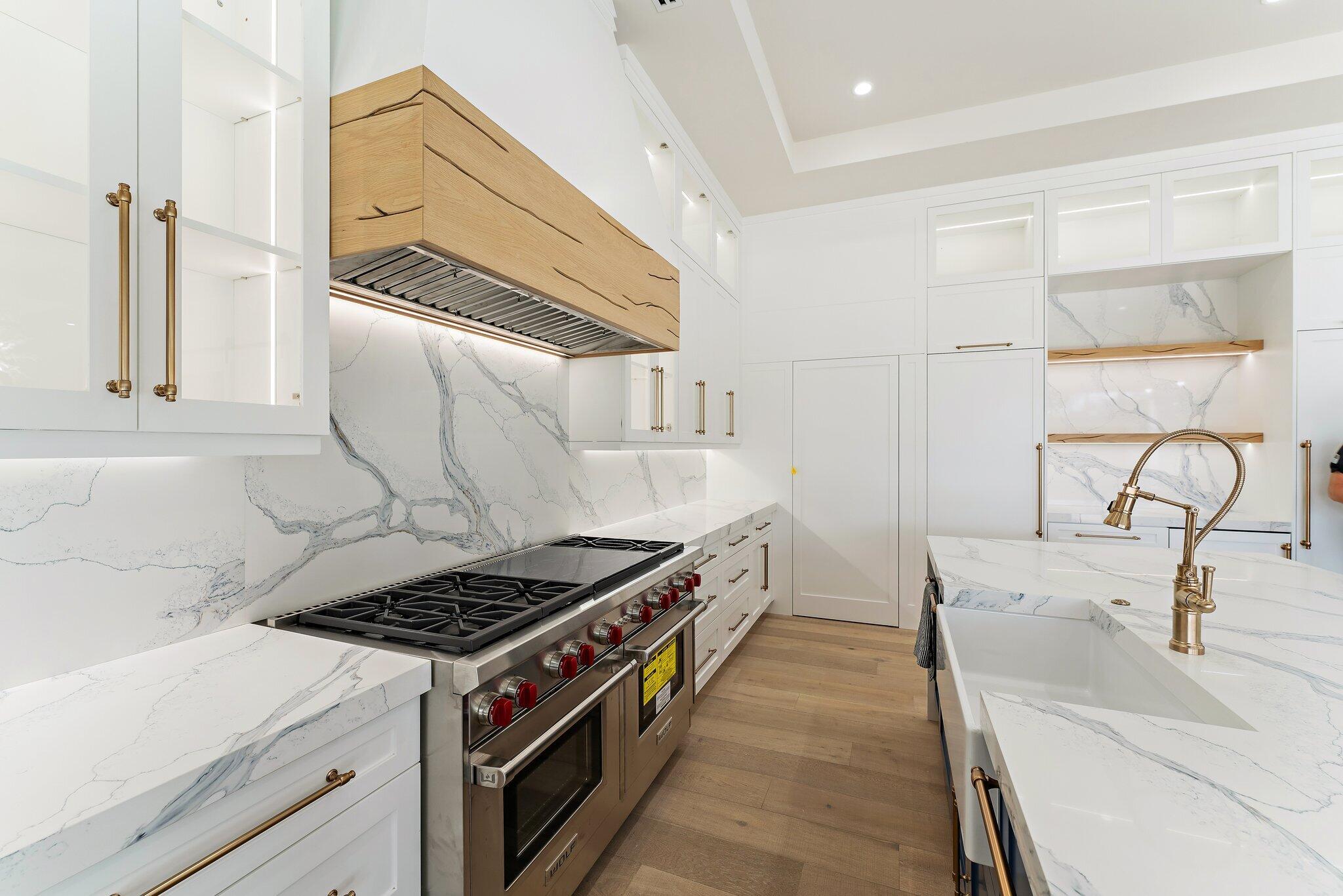 COUNTRY CLUB POINT - Residential