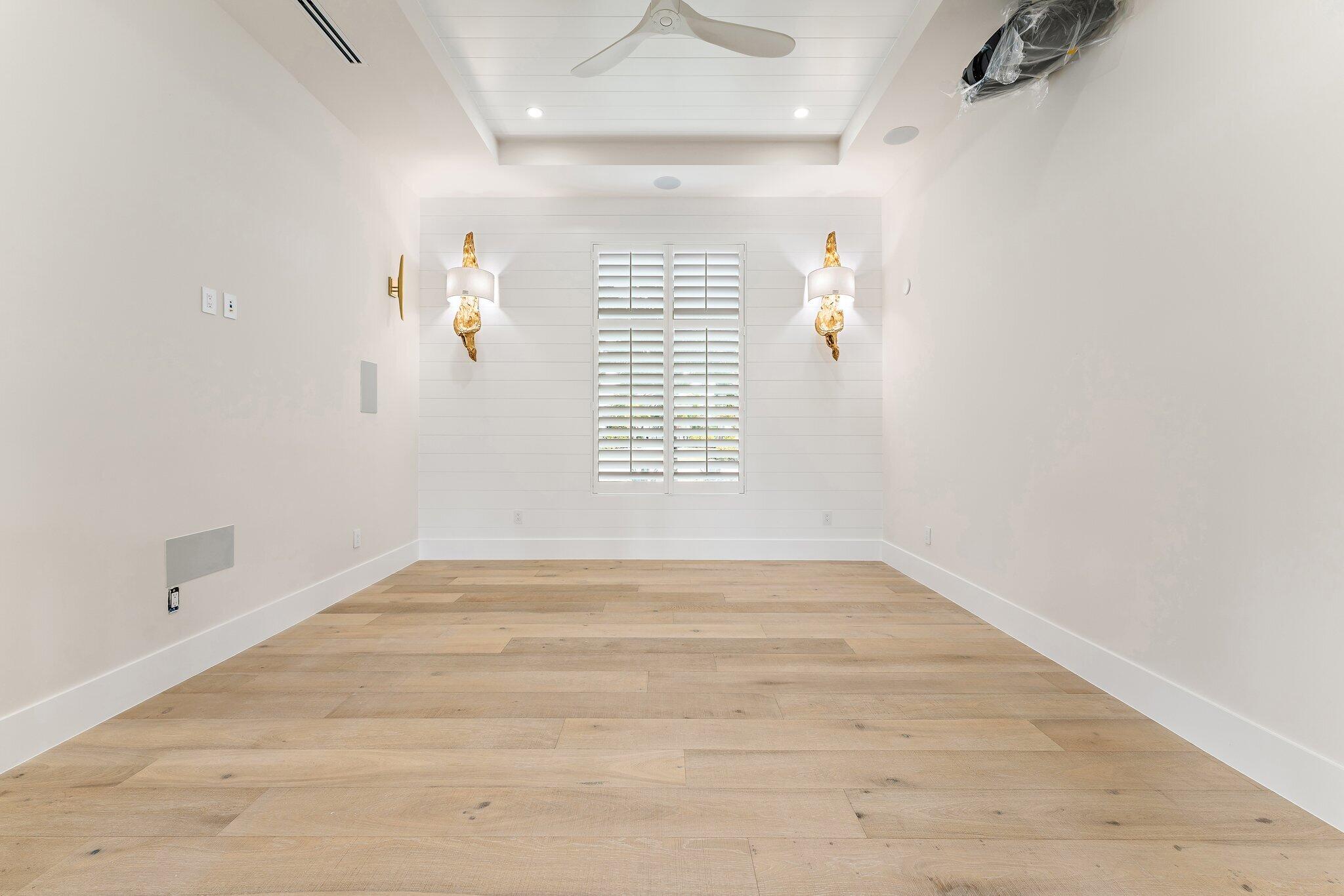 COUNTRY CLUB POINT - Residential