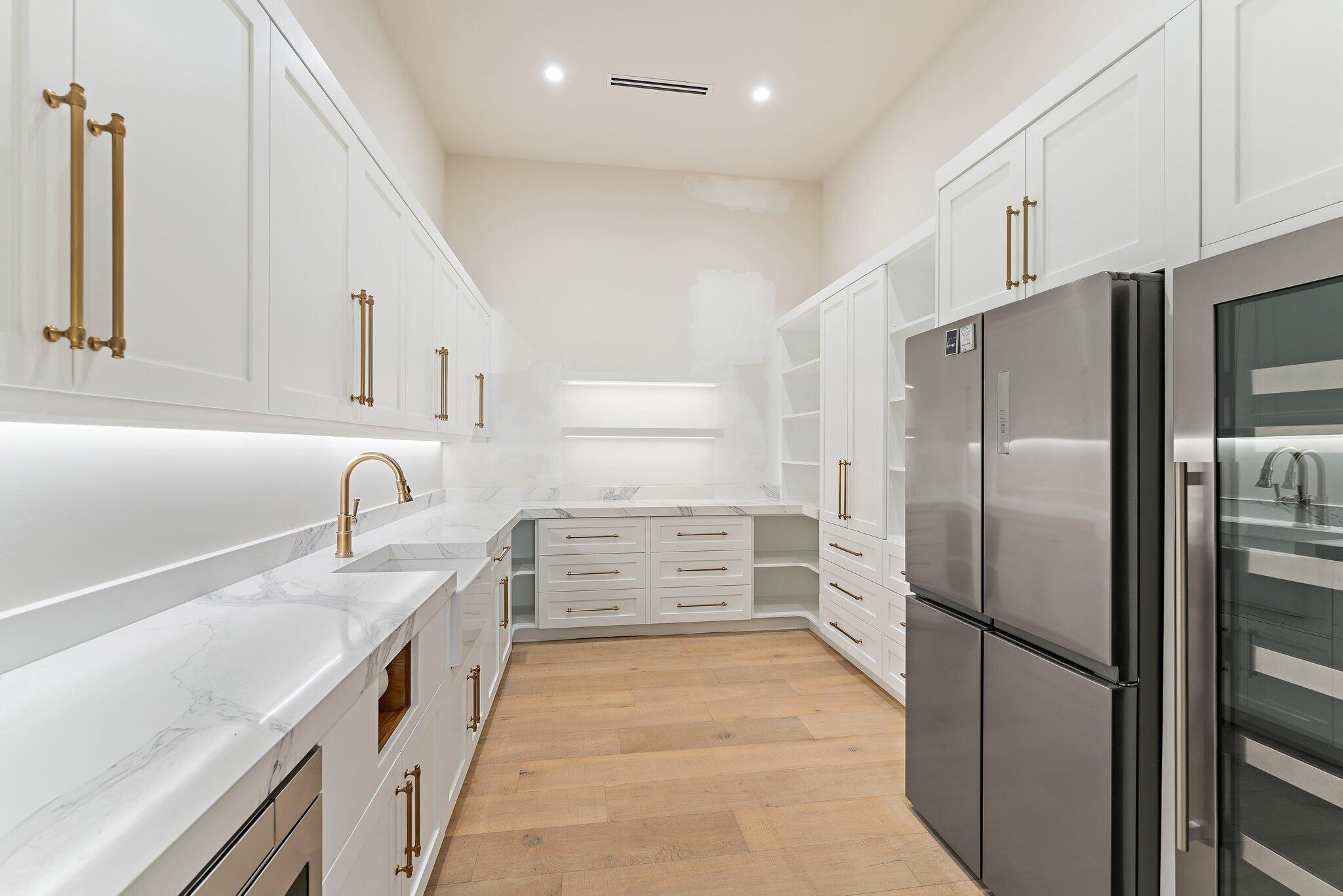 COUNTRY CLUB POINT - Residential