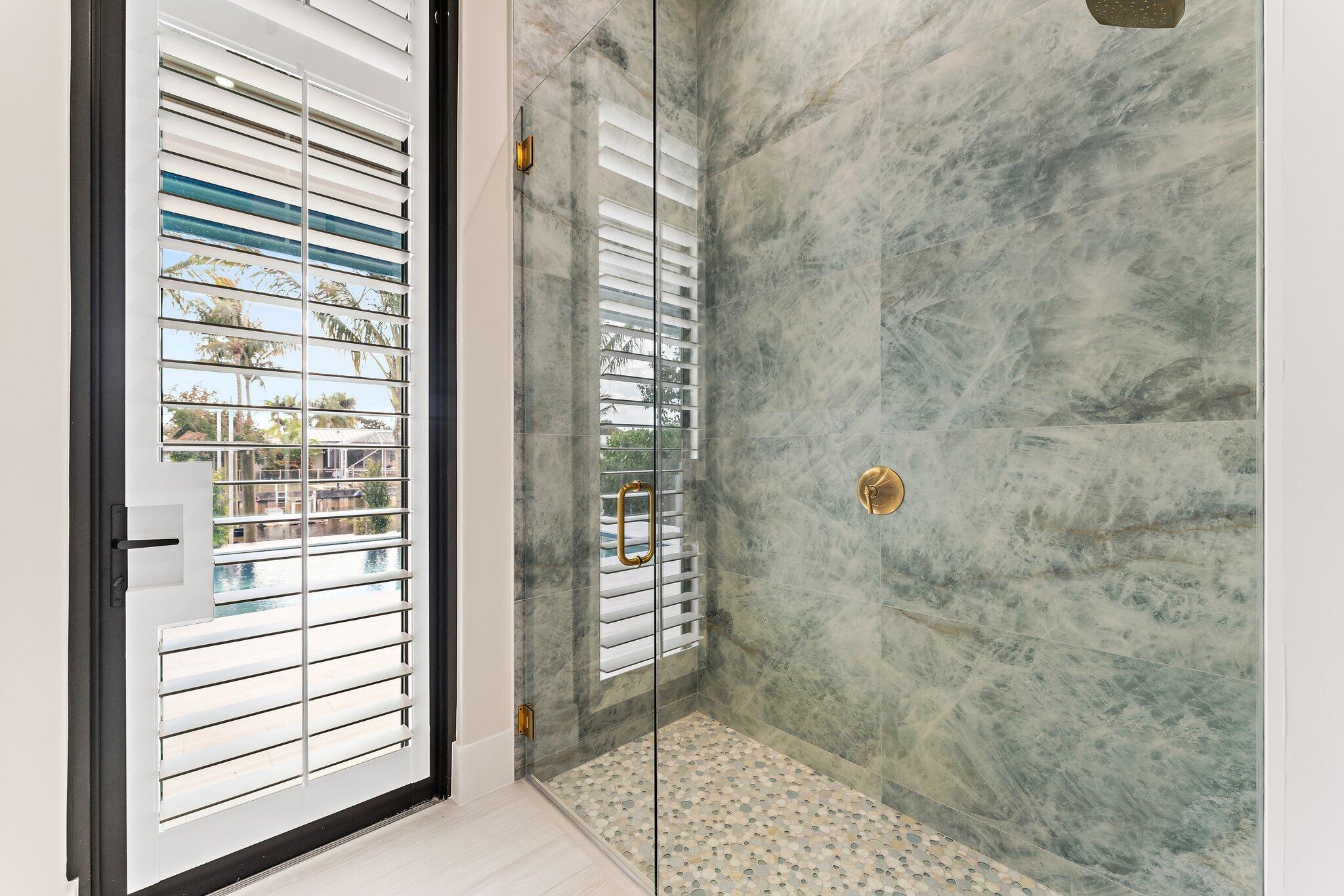 COUNTRY CLUB POINT - Residential