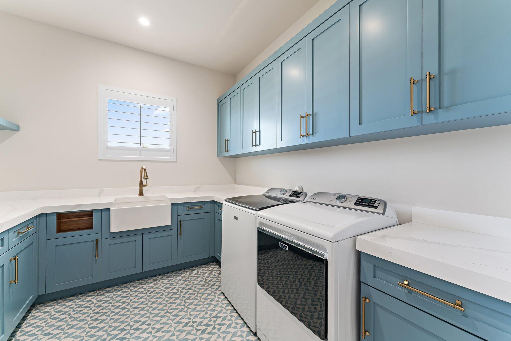 COUNTRY CLUB POINT - Residential