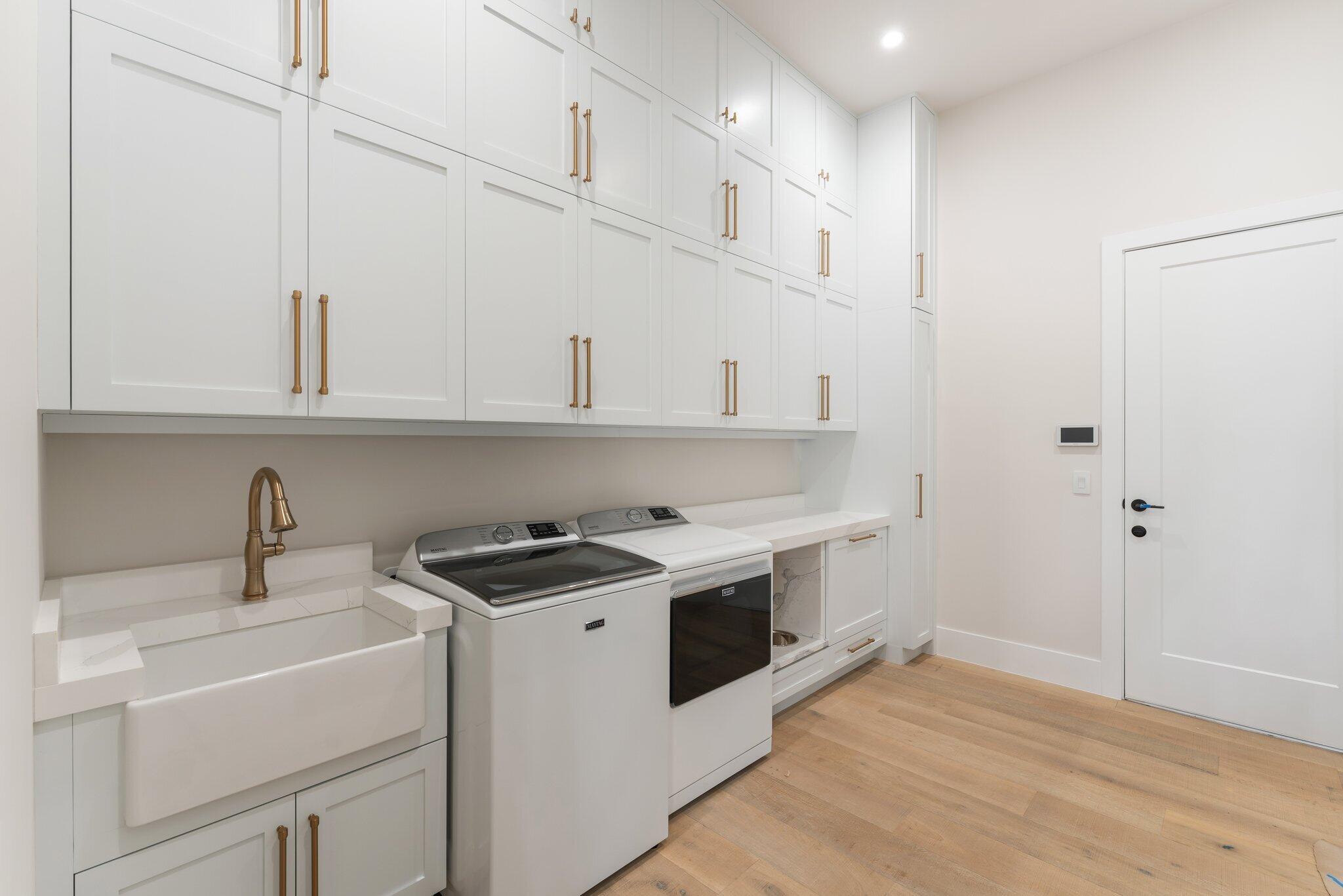 COUNTRY CLUB POINT - Residential