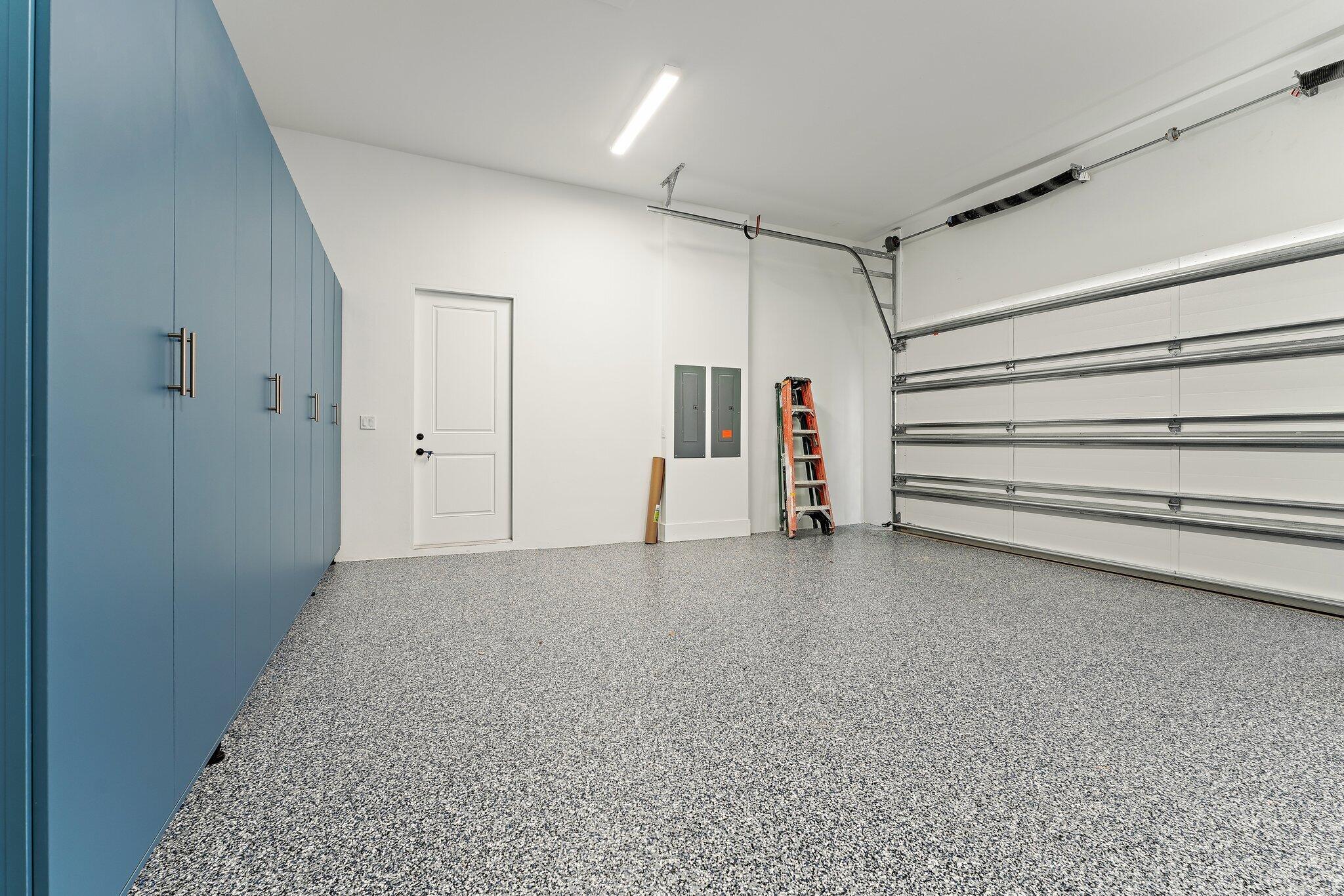 COUNTRY CLUB POINT - Residential