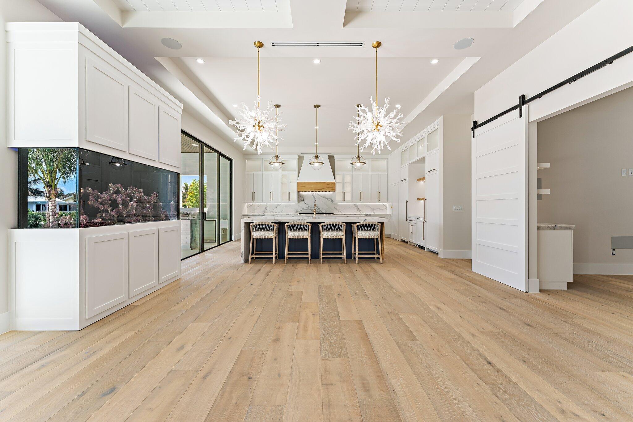 COUNTRY CLUB POINT - Residential