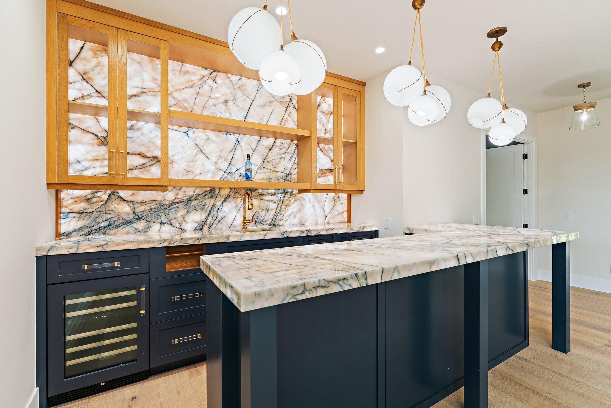 COUNTRY CLUB POINT - Residential