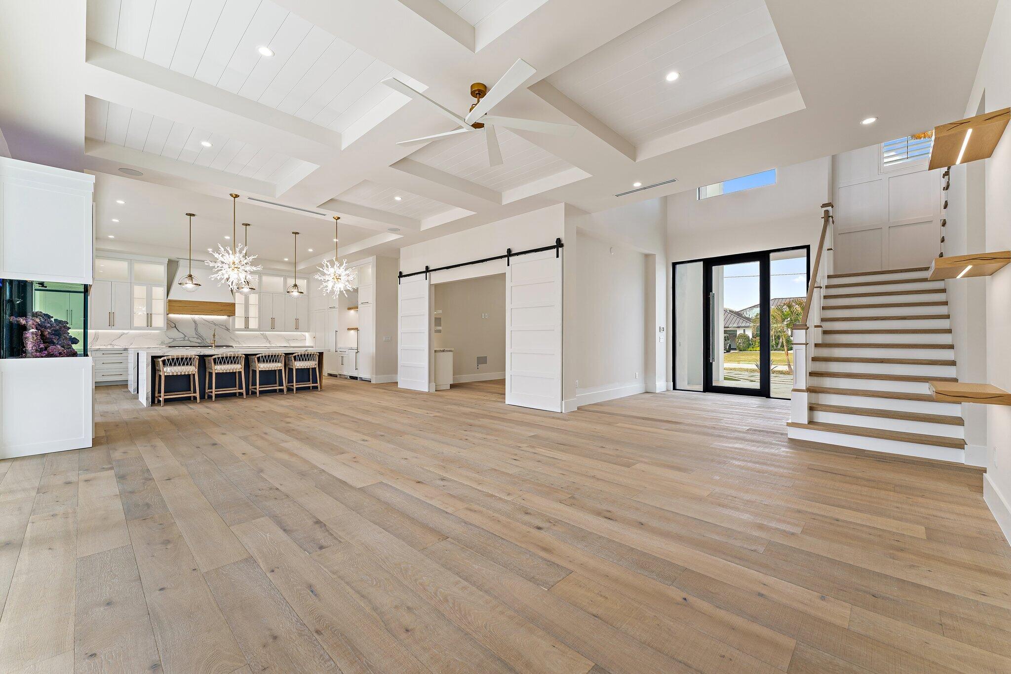 COUNTRY CLUB POINT - Residential