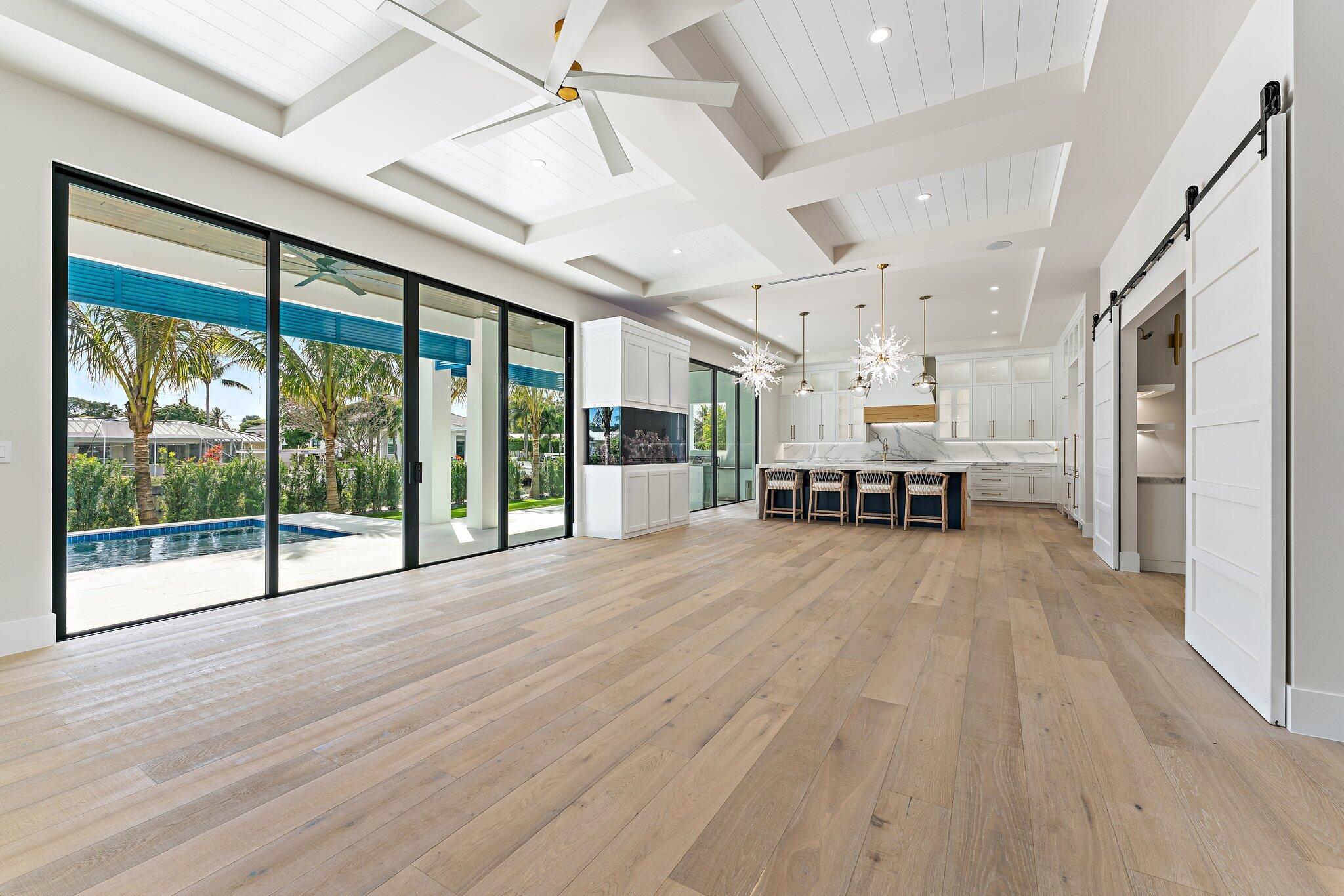 COUNTRY CLUB POINT - Residential