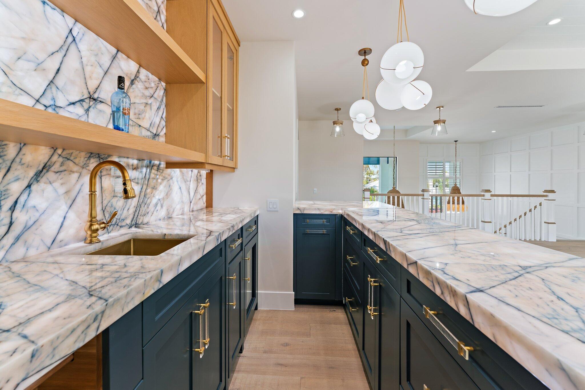 COUNTRY CLUB POINT - Residential