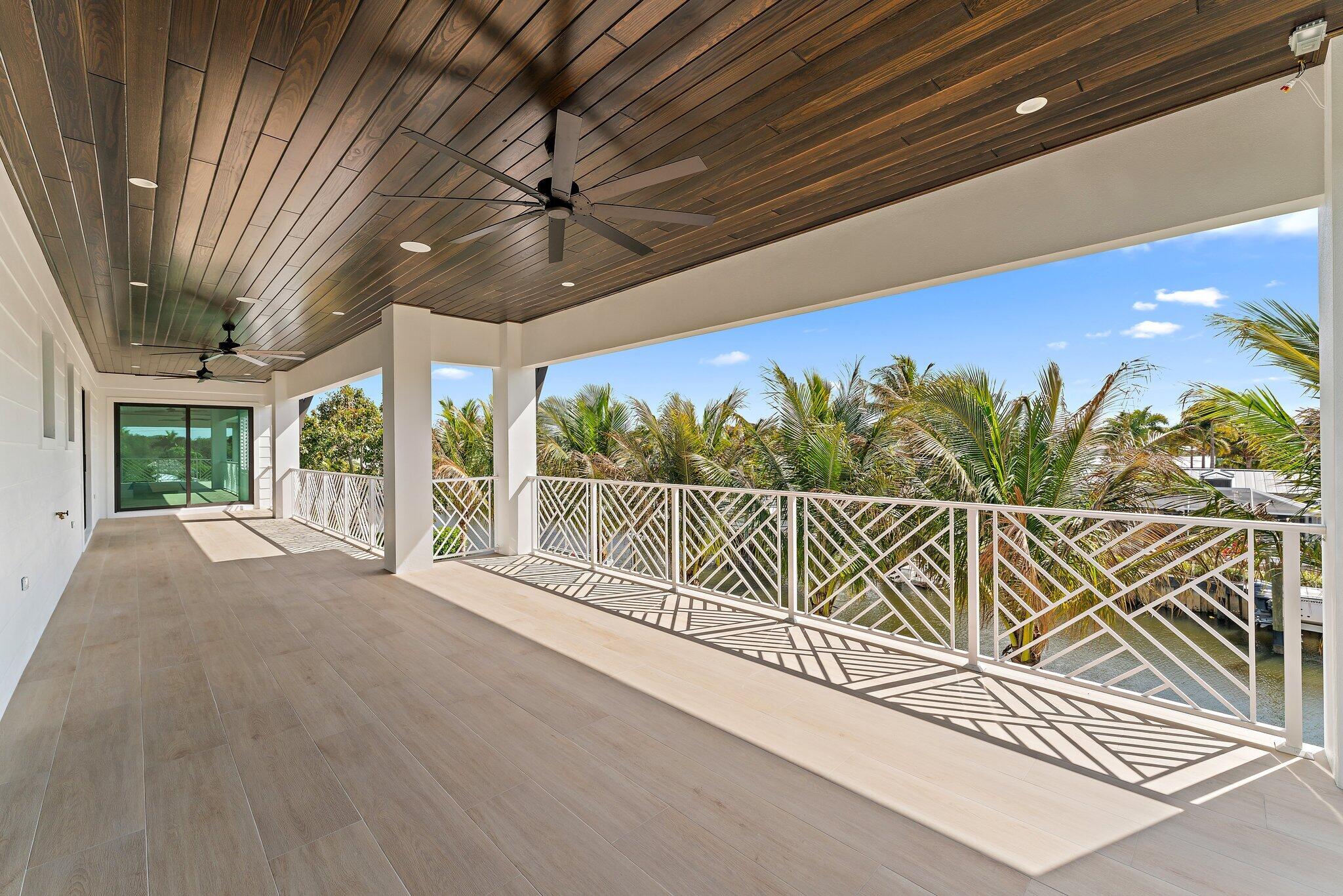 COUNTRY CLUB POINT - Residential