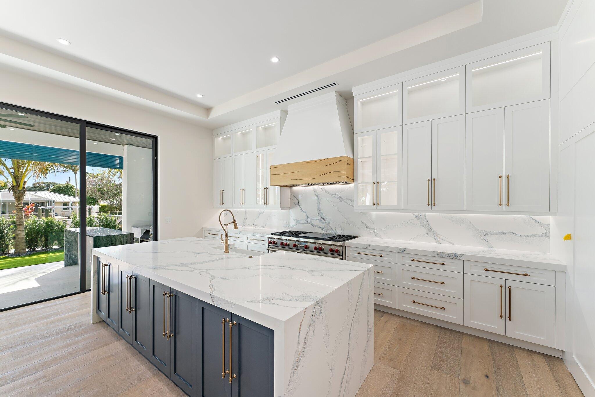 COUNTRY CLUB POINT - Residential