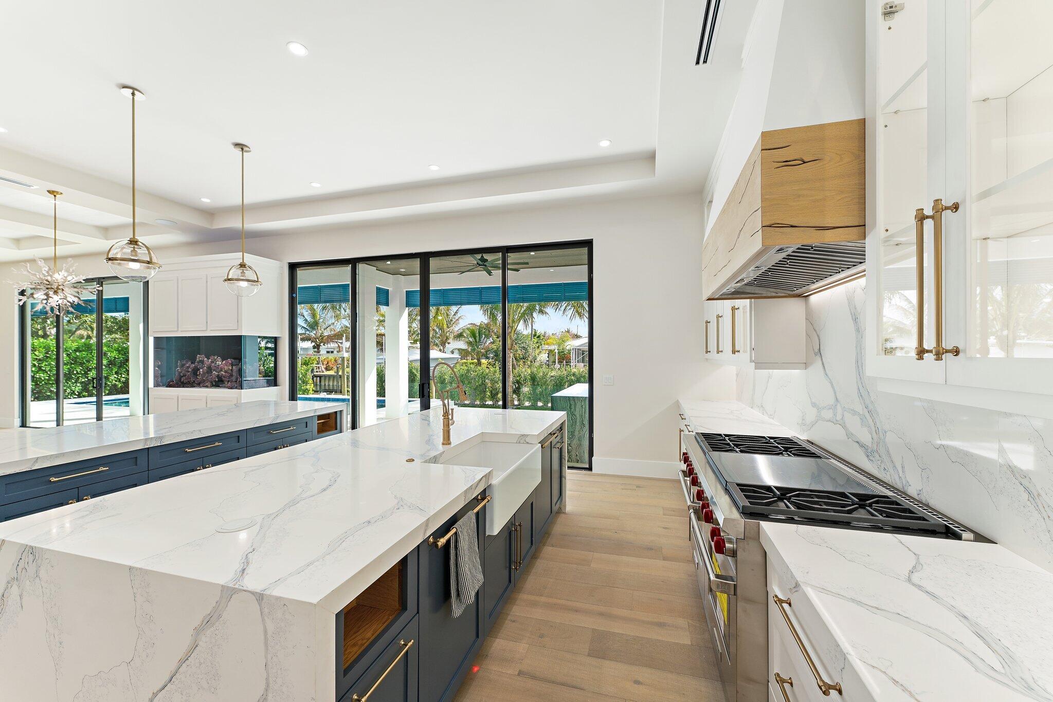 COUNTRY CLUB POINT - Residential