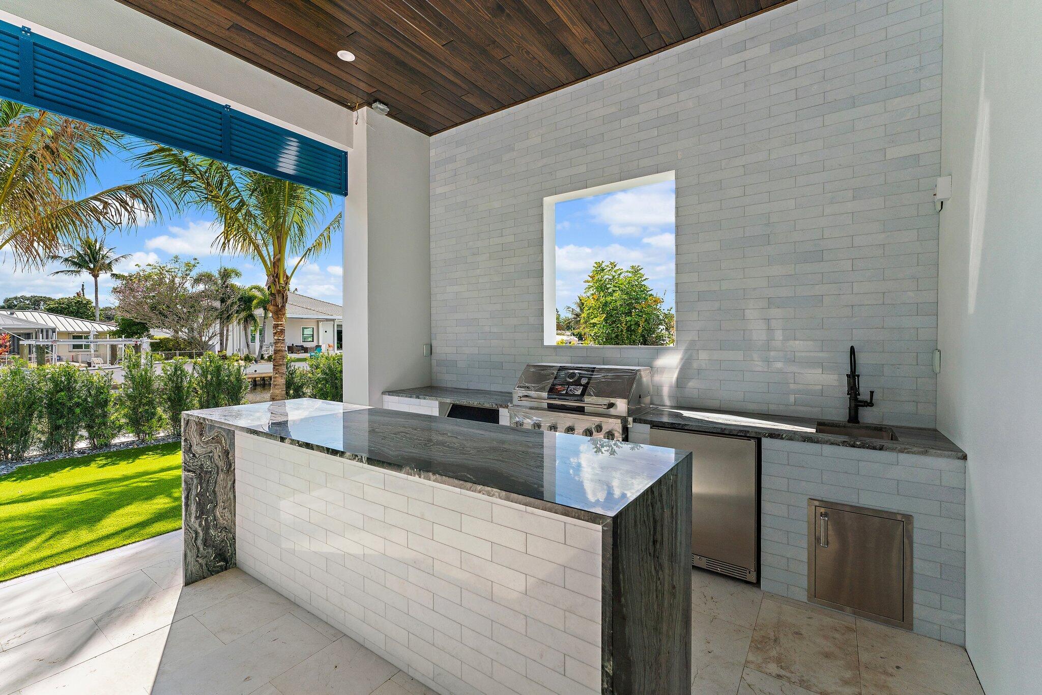 COUNTRY CLUB POINT - Residential