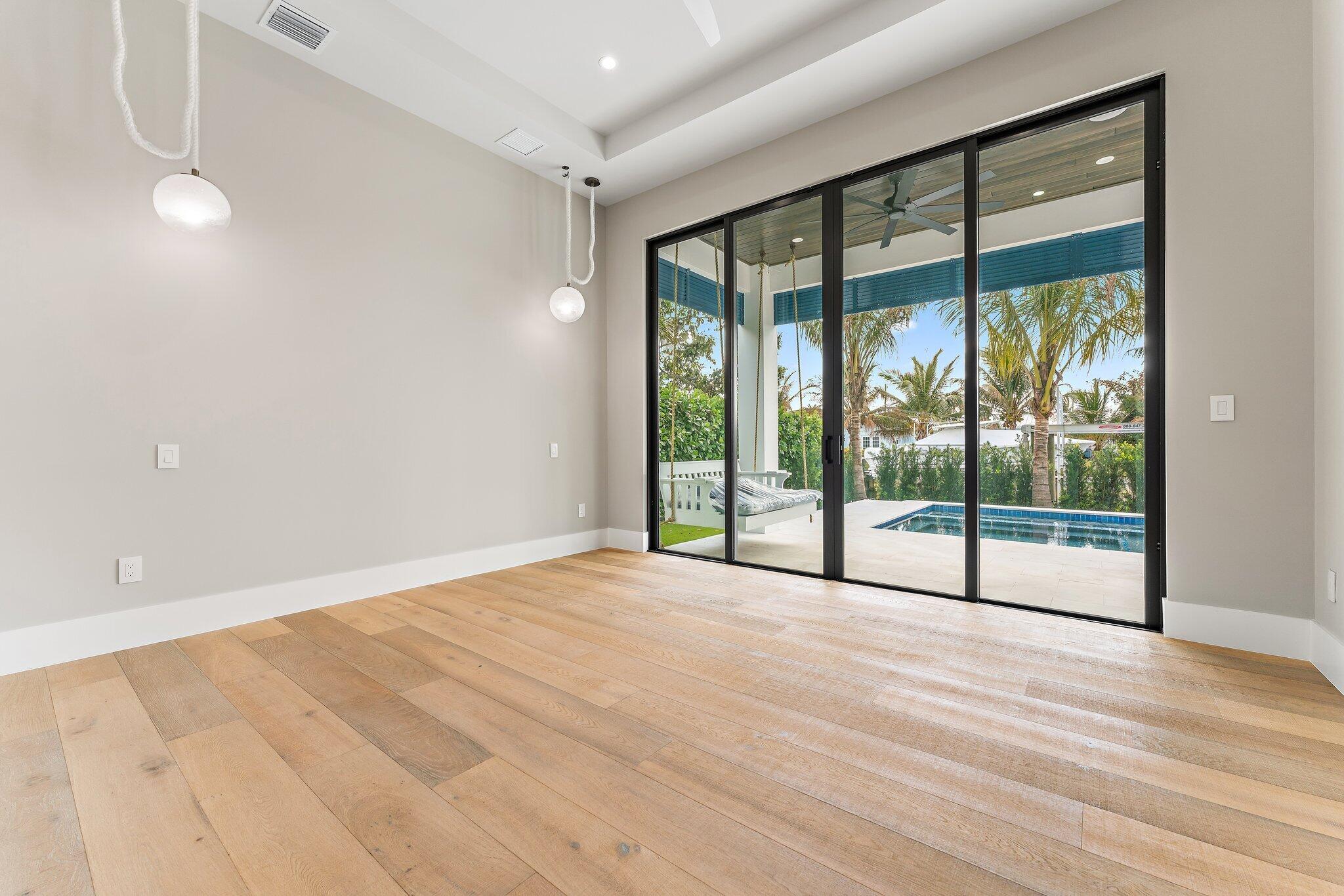 COUNTRY CLUB POINT - Residential