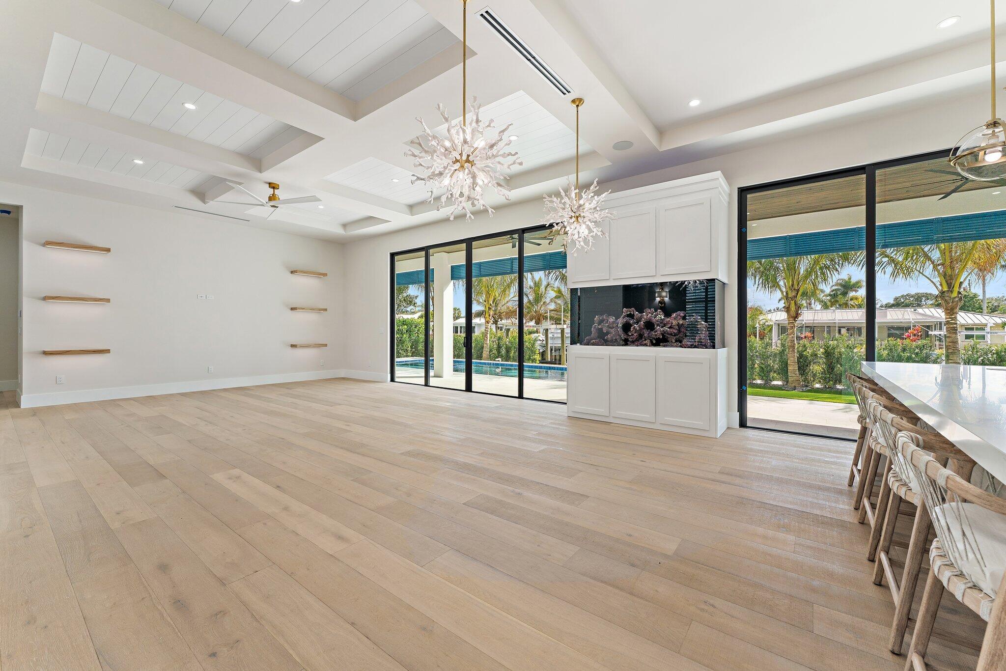 COUNTRY CLUB POINT - Residential