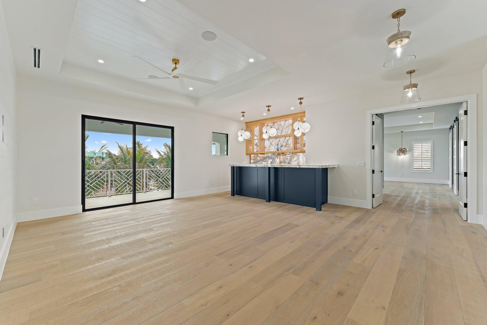 COUNTRY CLUB POINT - Residential