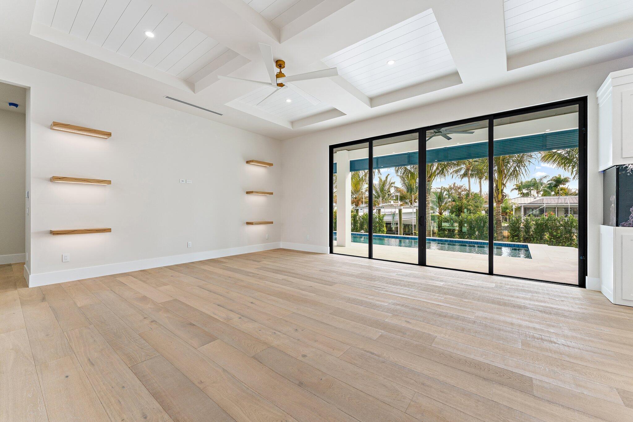 COUNTRY CLUB POINT - Residential