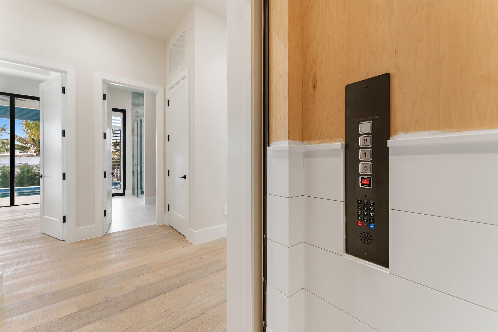 COUNTRY CLUB POINT - Residential