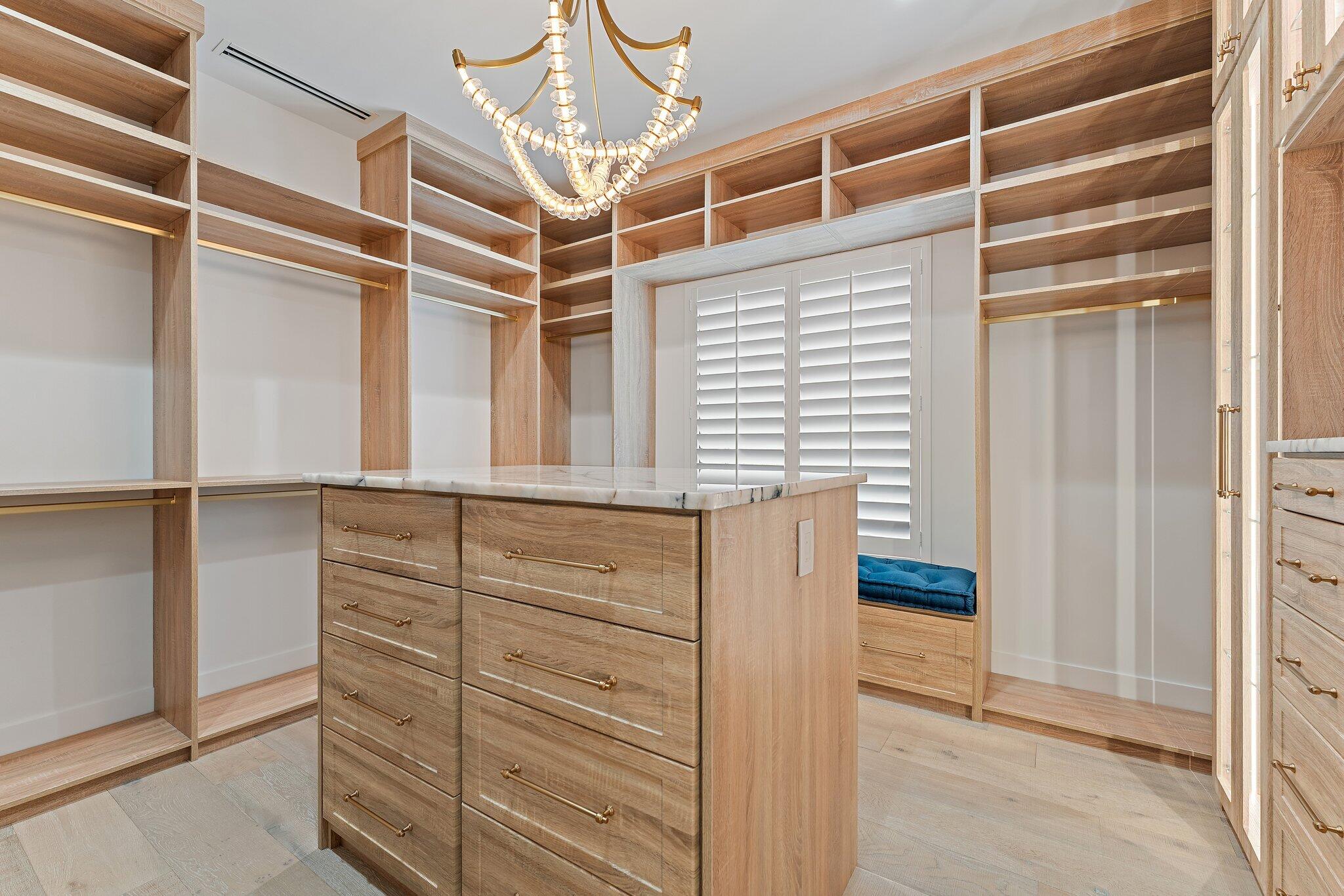 COUNTRY CLUB POINT - Residential