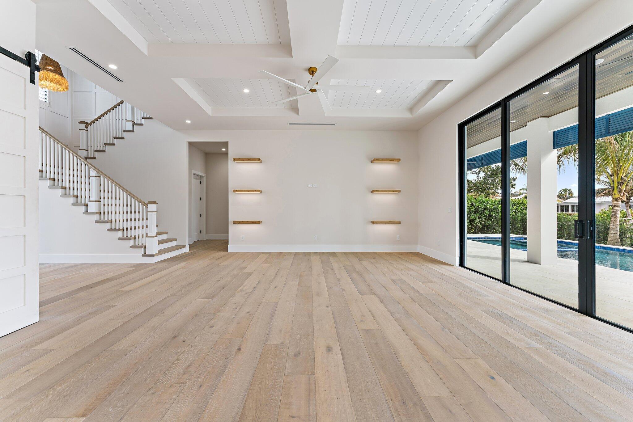 COUNTRY CLUB POINT - Residential