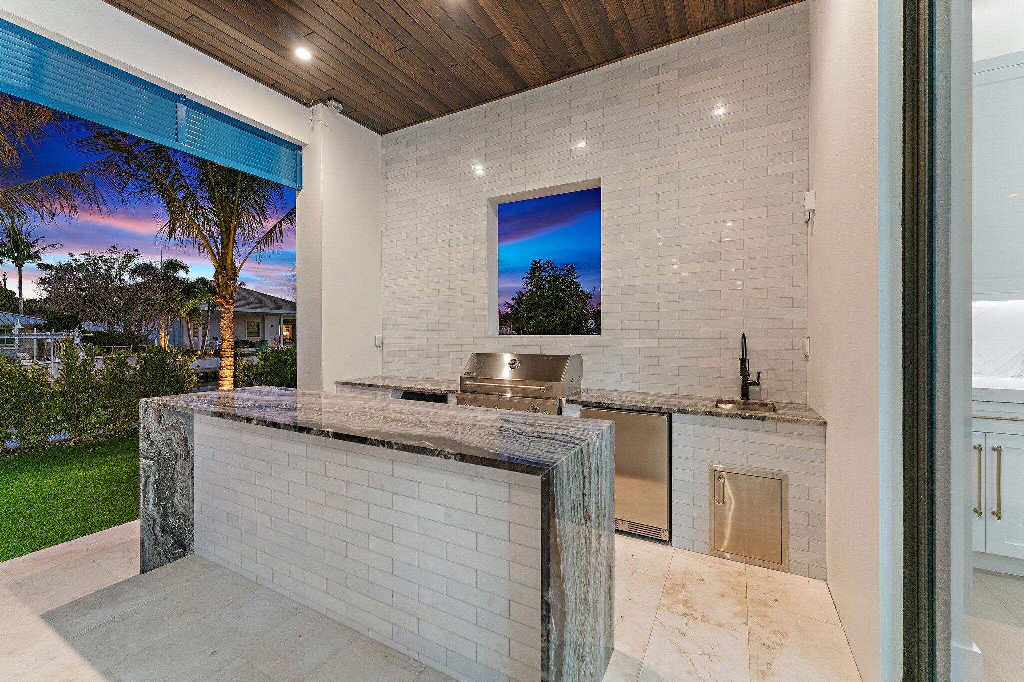 COUNTRY CLUB POINT - Residential