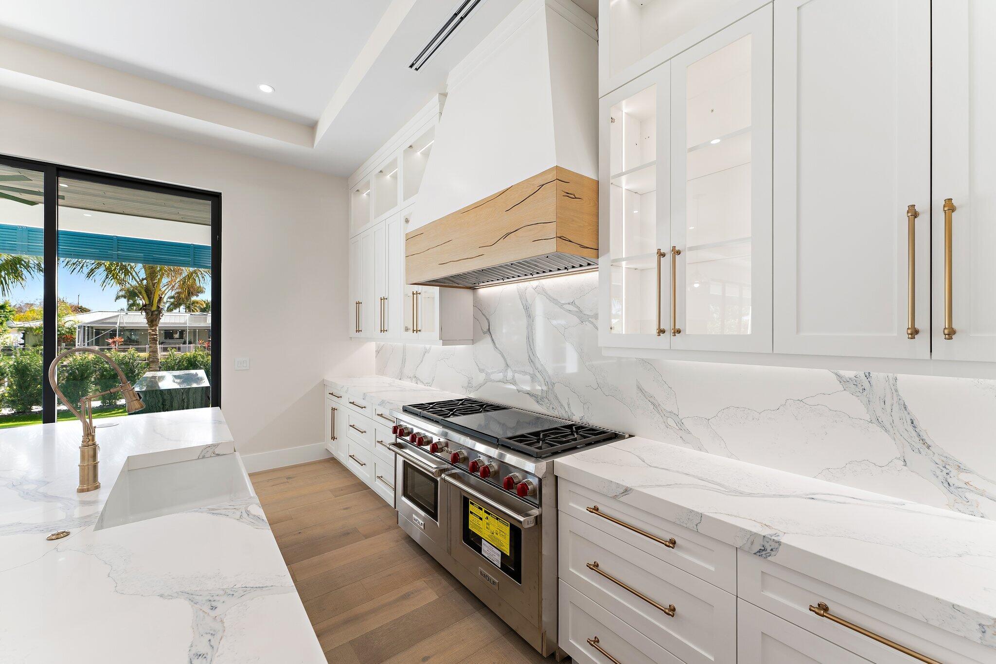 COUNTRY CLUB POINT - Residential