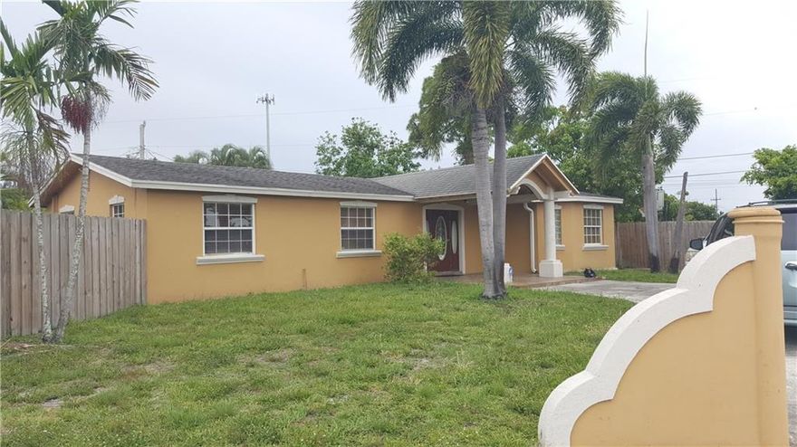 BEST CORNER SINGLE FAMILY HOME 4/2 WITH A DRIVEWAY TO PARK 4 CARS. ROOM FOR A POOL, FRUIT TREES. ADDITIONAL CONCRETE PATIO TO PARK AND  RV,BOAT OR A LARGE TRUCK. SUBSTANCIALLY RENOVATED HOUSE WITH A LARGE FAMILY ROOM AND A SCREEN PORCH.TITLE TRU​​‌​​​​‌​‌​​​‌‌​​​‌‌‌​​‌​​‌‌​​​​ OUT.