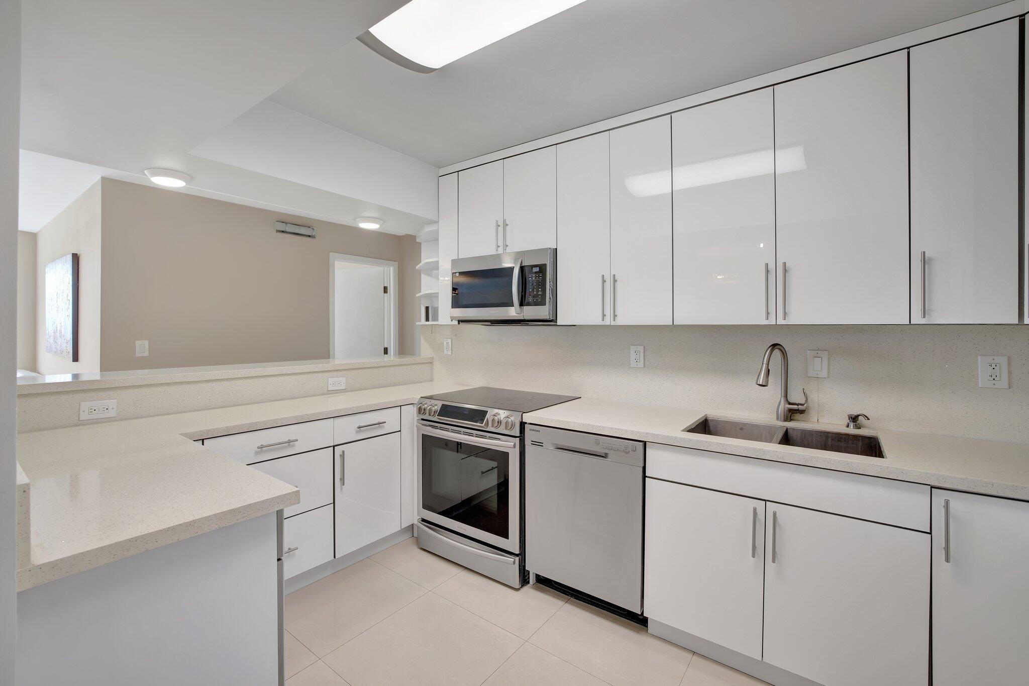 3701 N COUNTRY CLUB Drive 907