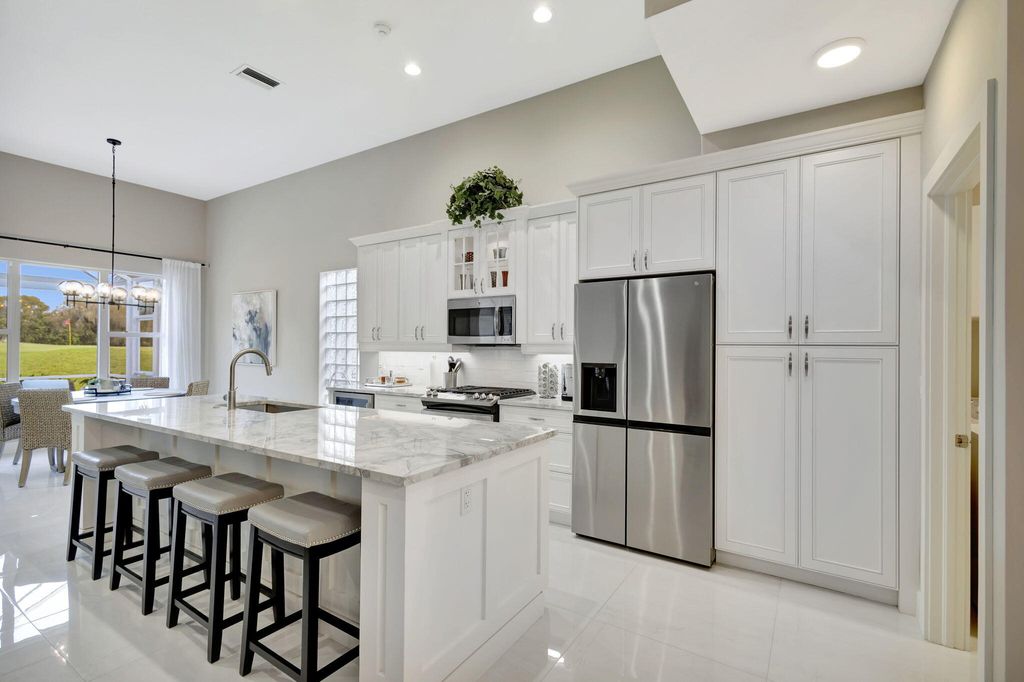 Photo of 9 Porta Vista Circle, Palm Beach Gardens, FL 33418 (MLS # R10973247)