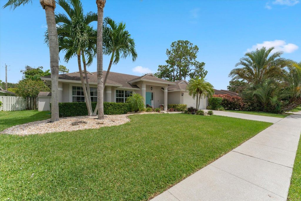 Photo of 378 Indigo Avenue, Wellington, FL 33414 (MLS # R10990928)