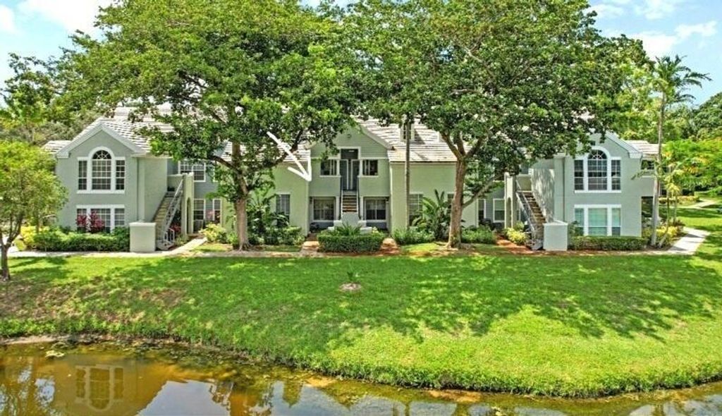 Photo of 1050 Crystal Way #K, Delray Beach, FL 33444 (MLS # B26012348)
