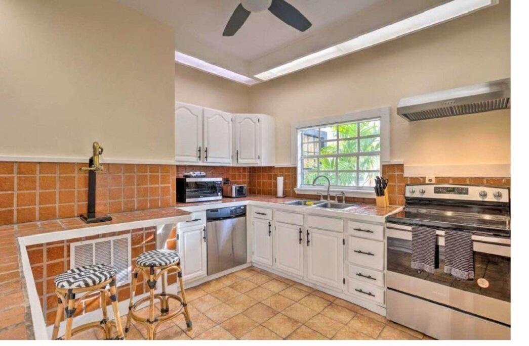 LAKE BOYNTON ESTATES 1 - Residential