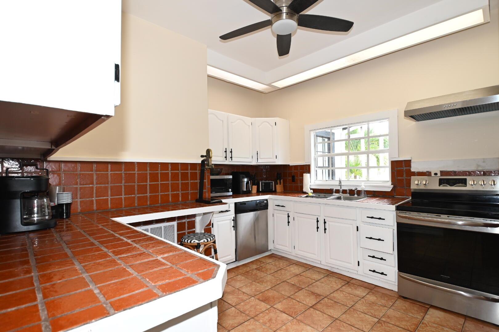 LAKE BOYNTON ESTATES 1 - Residential