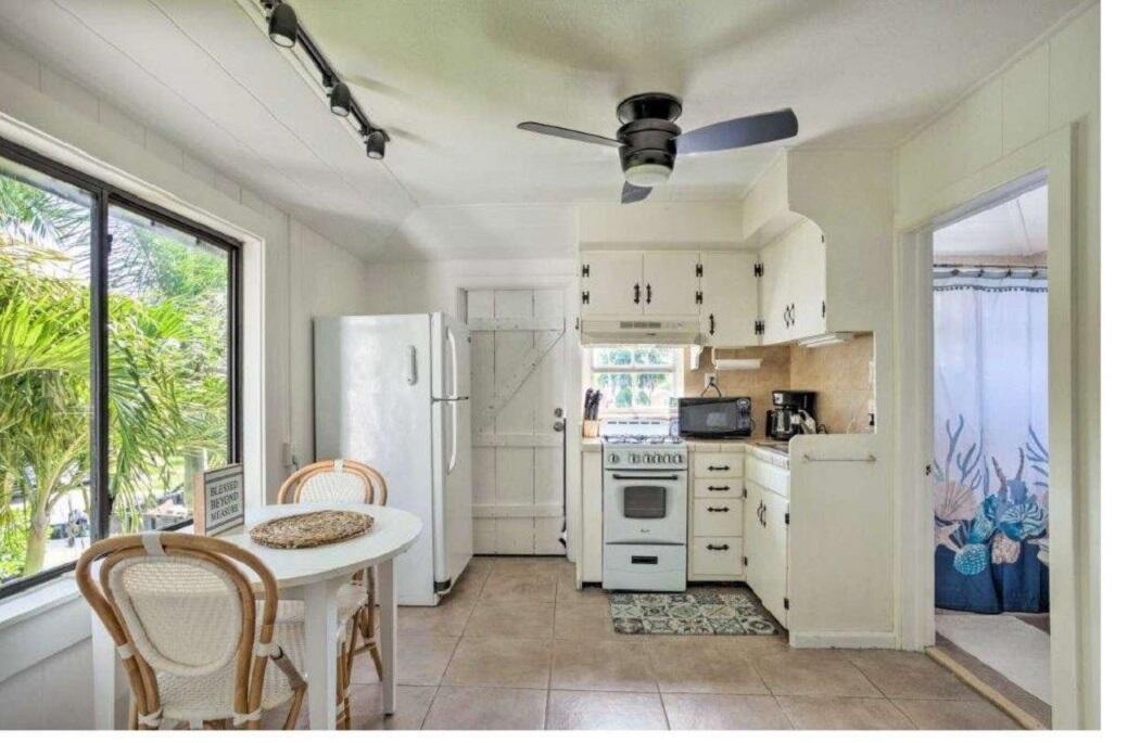 LAKE BOYNTON ESTATES 1 - Residential