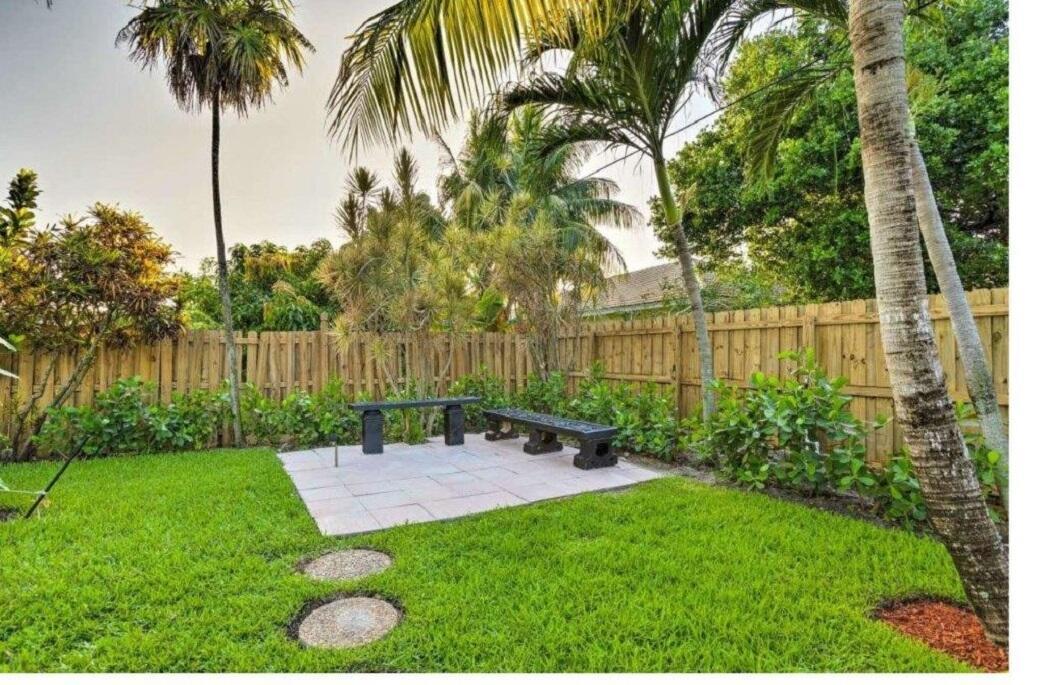 LAKE BOYNTON ESTATES 1 - Residential