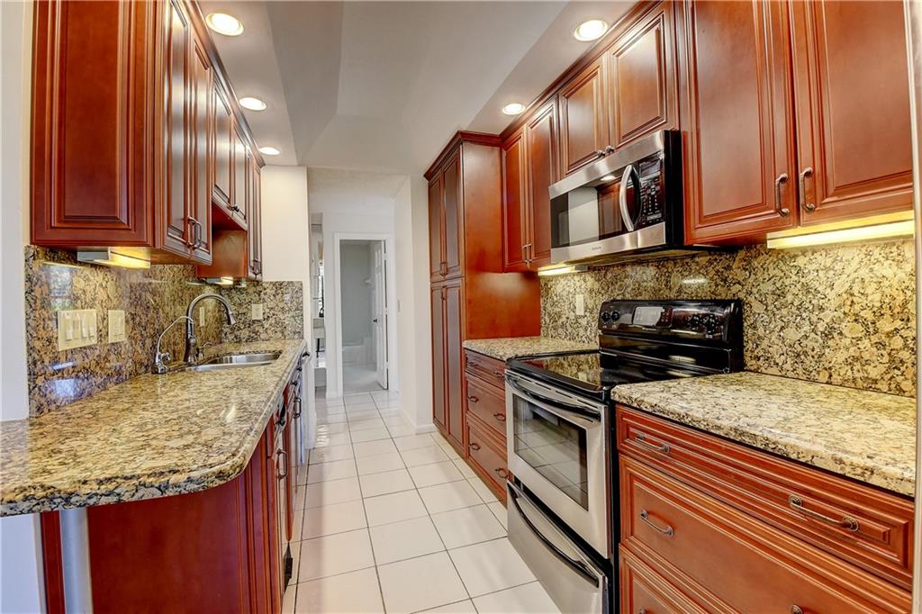 LA PAZ AT BOCA POINTE - Residential