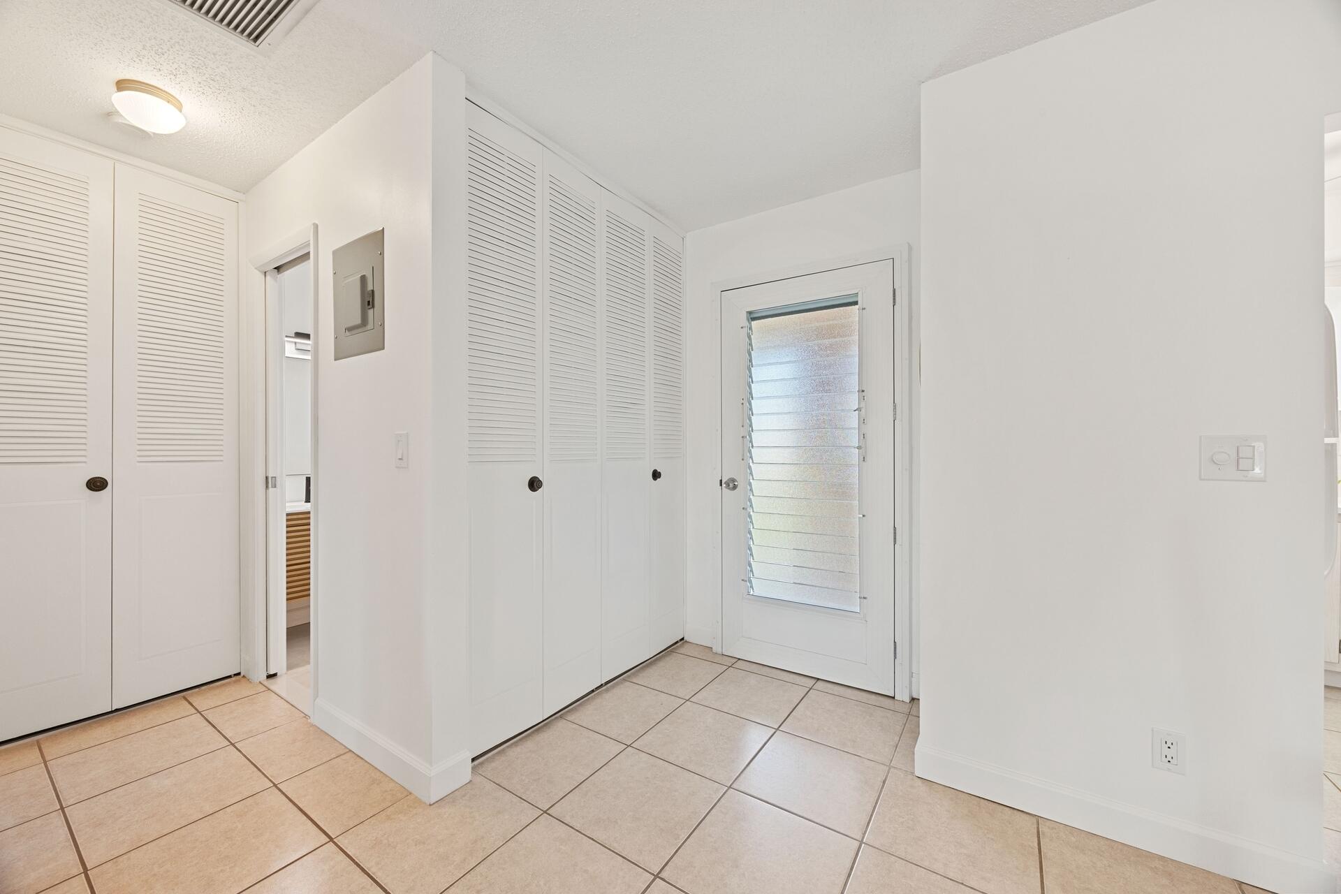 CRESTHAVEN VILLAS CONDO 24 - Residential