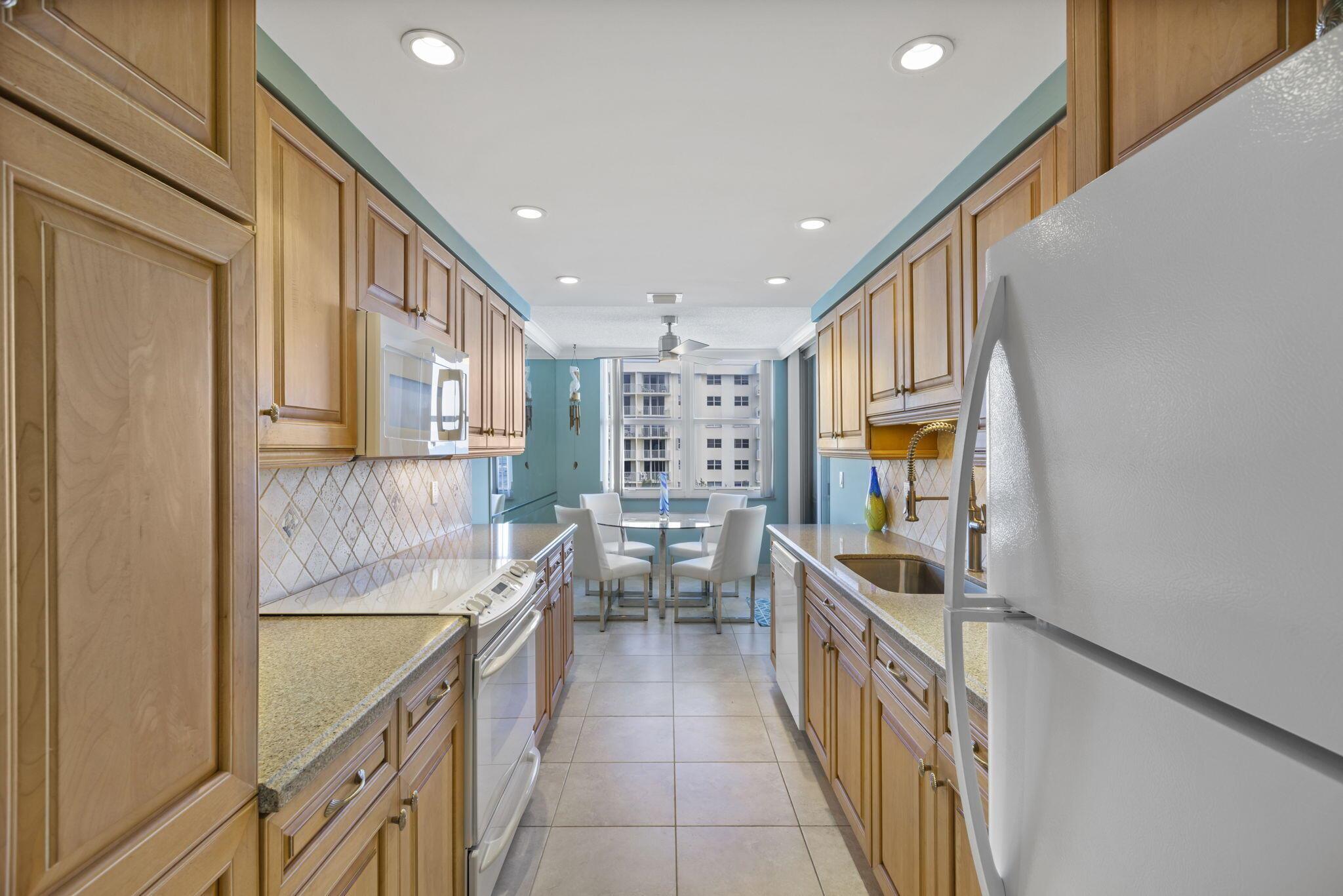 BARCLAY CONDO - Residential Lease