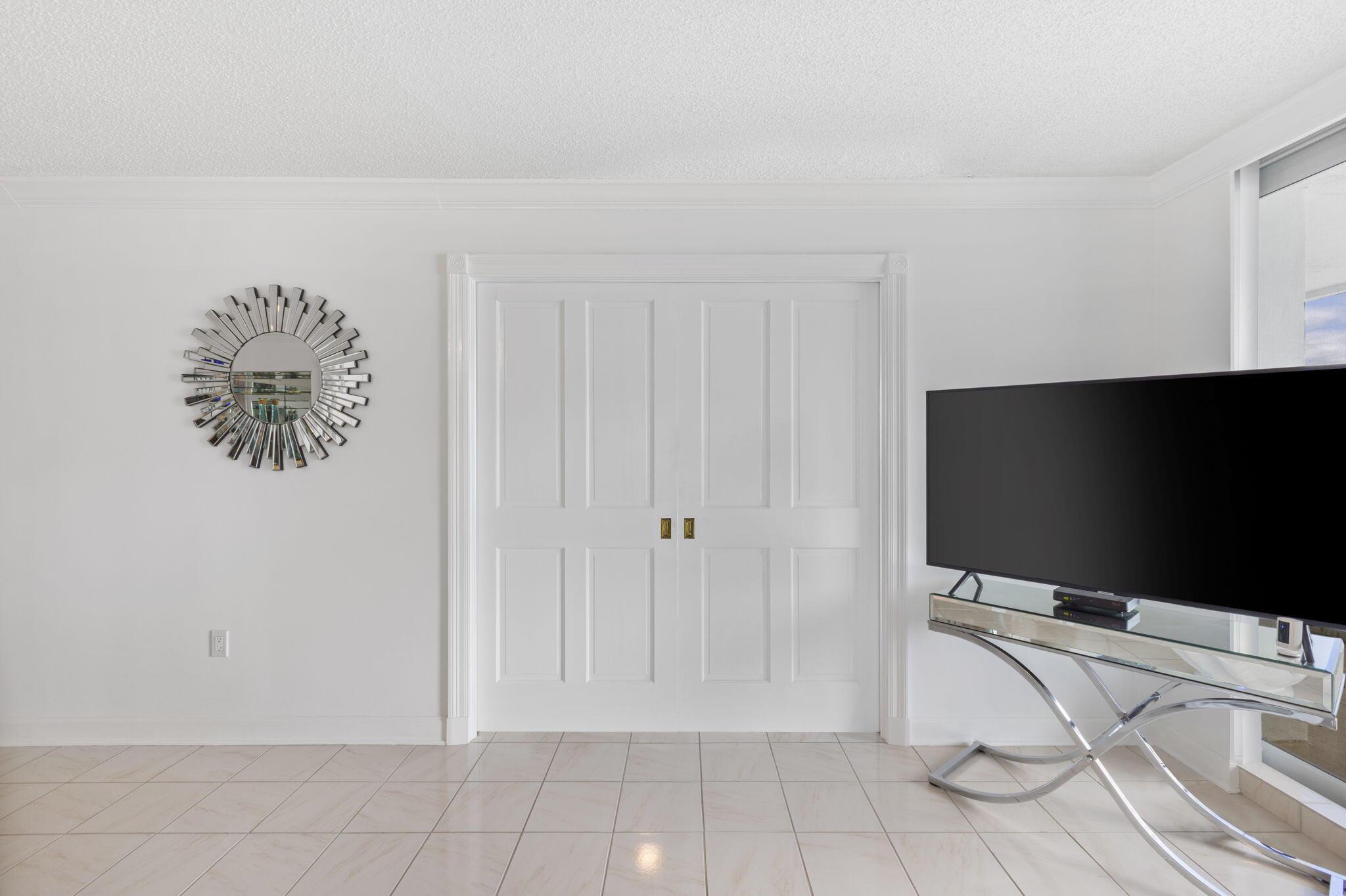 BARCLAY CONDO - Residential Lease