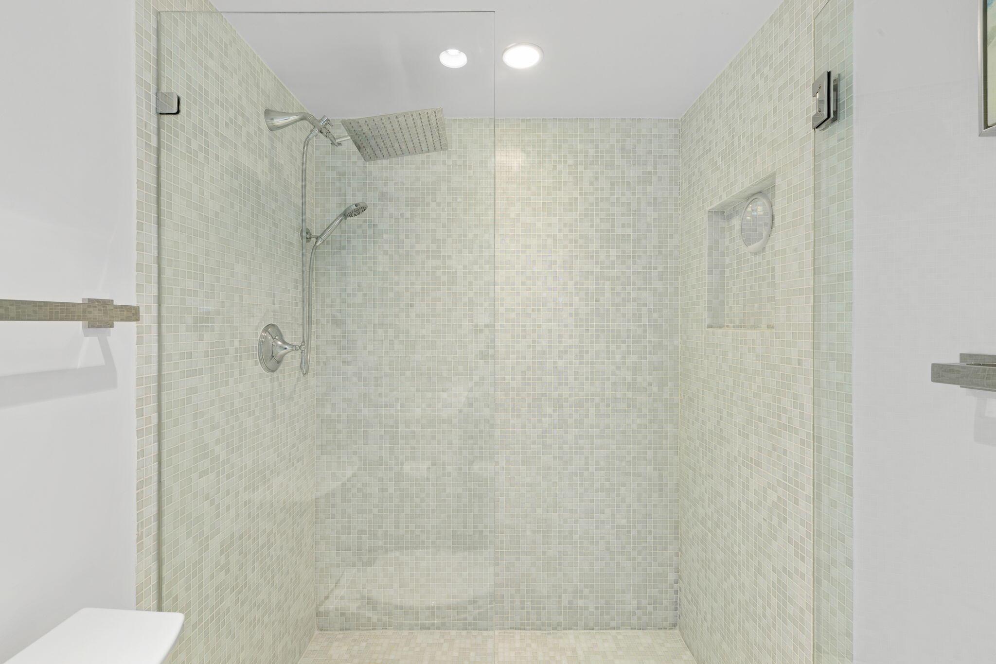 BARCLAY CONDO - Residential Lease