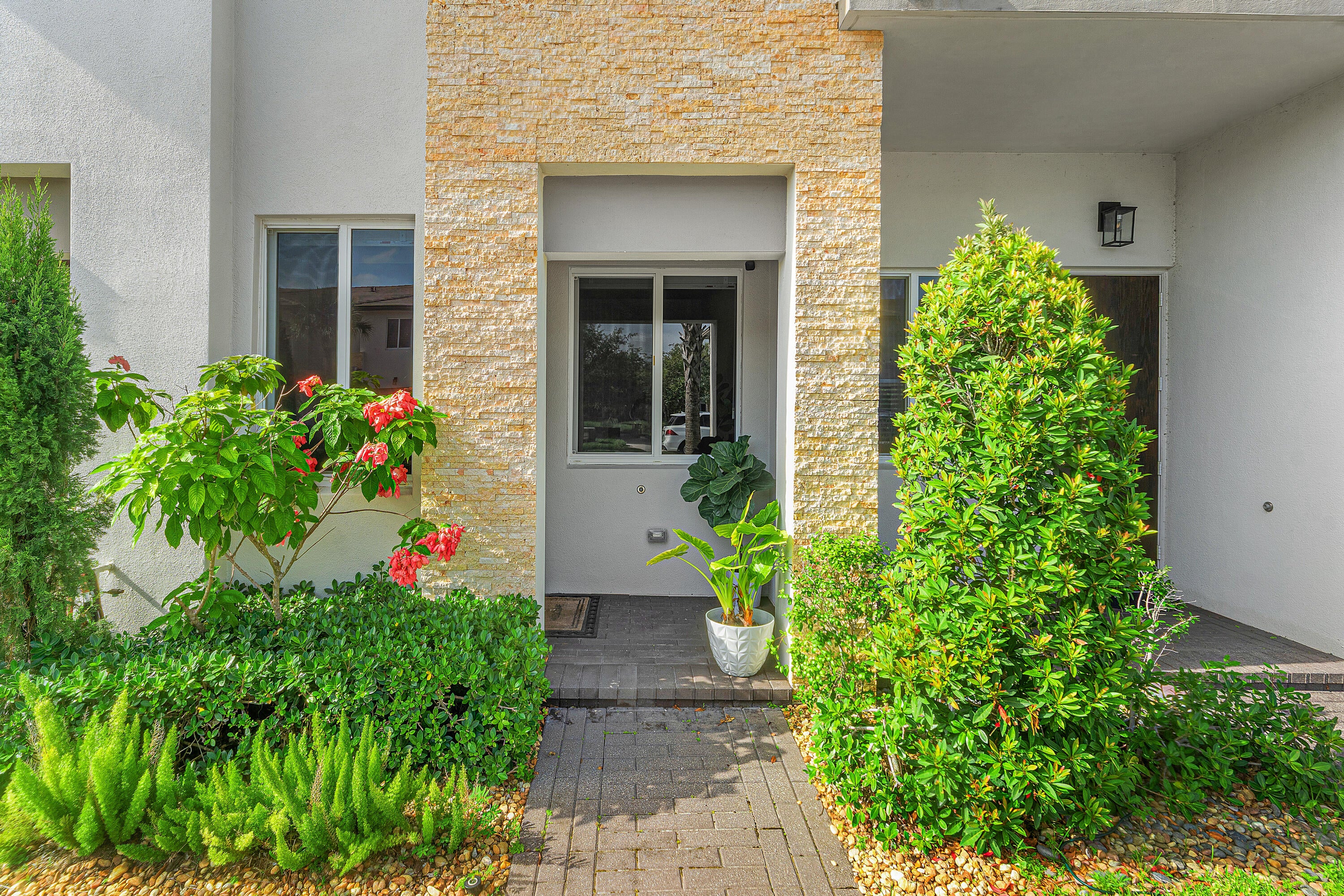 610 Pioneer Way