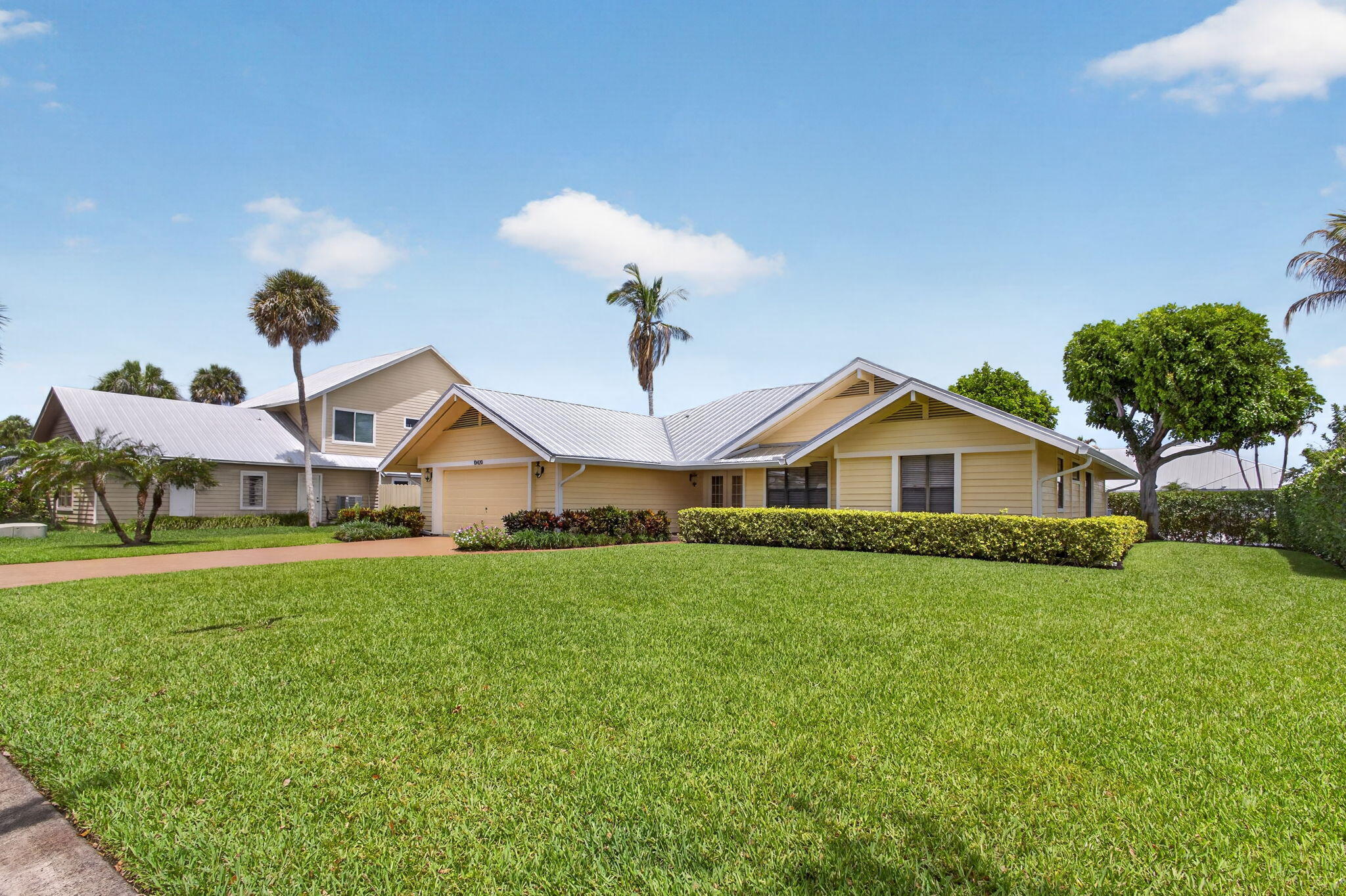 10420 SE Jupiter Narrows Drive