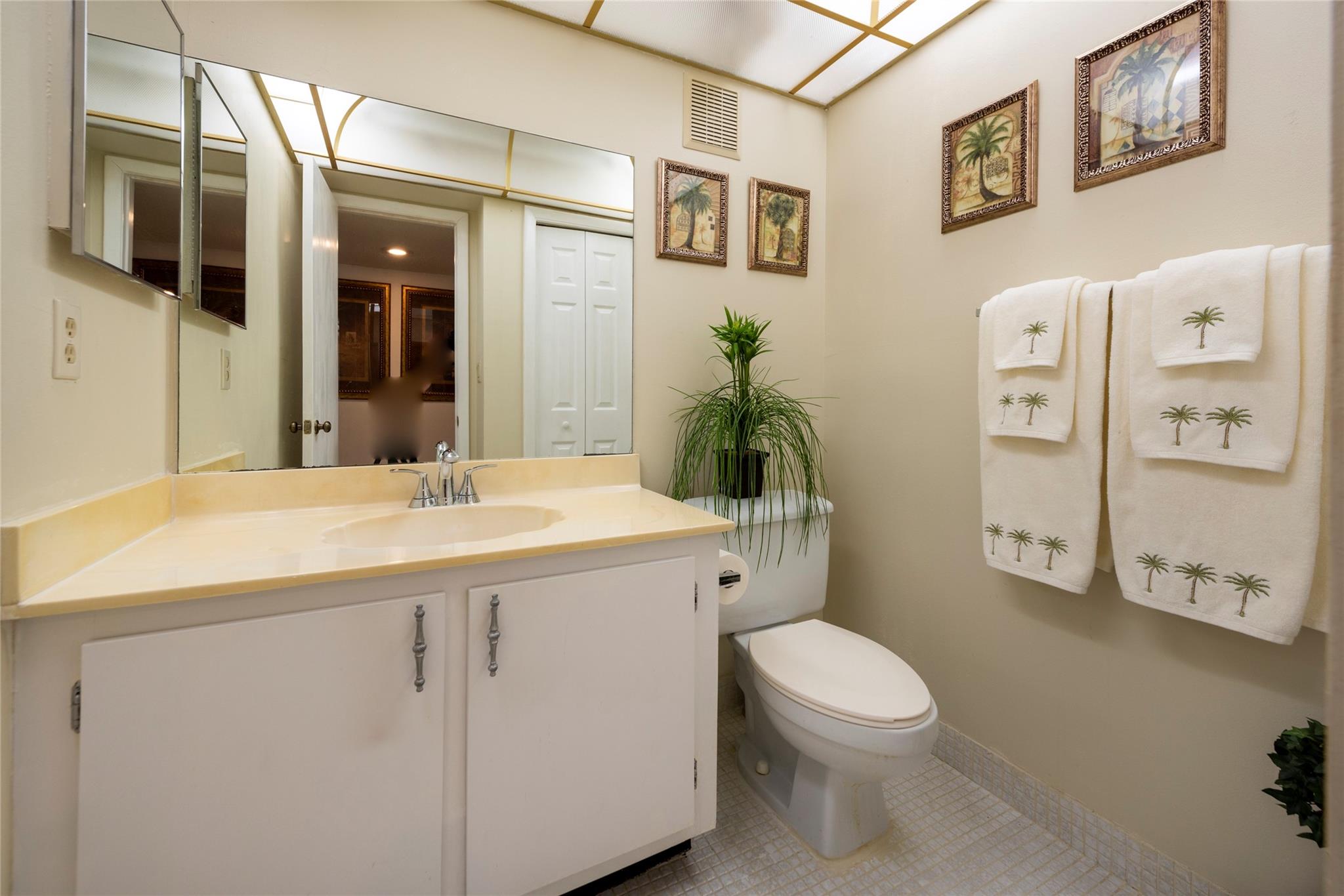 COUNTRY CLUB VILLAGE - Residential