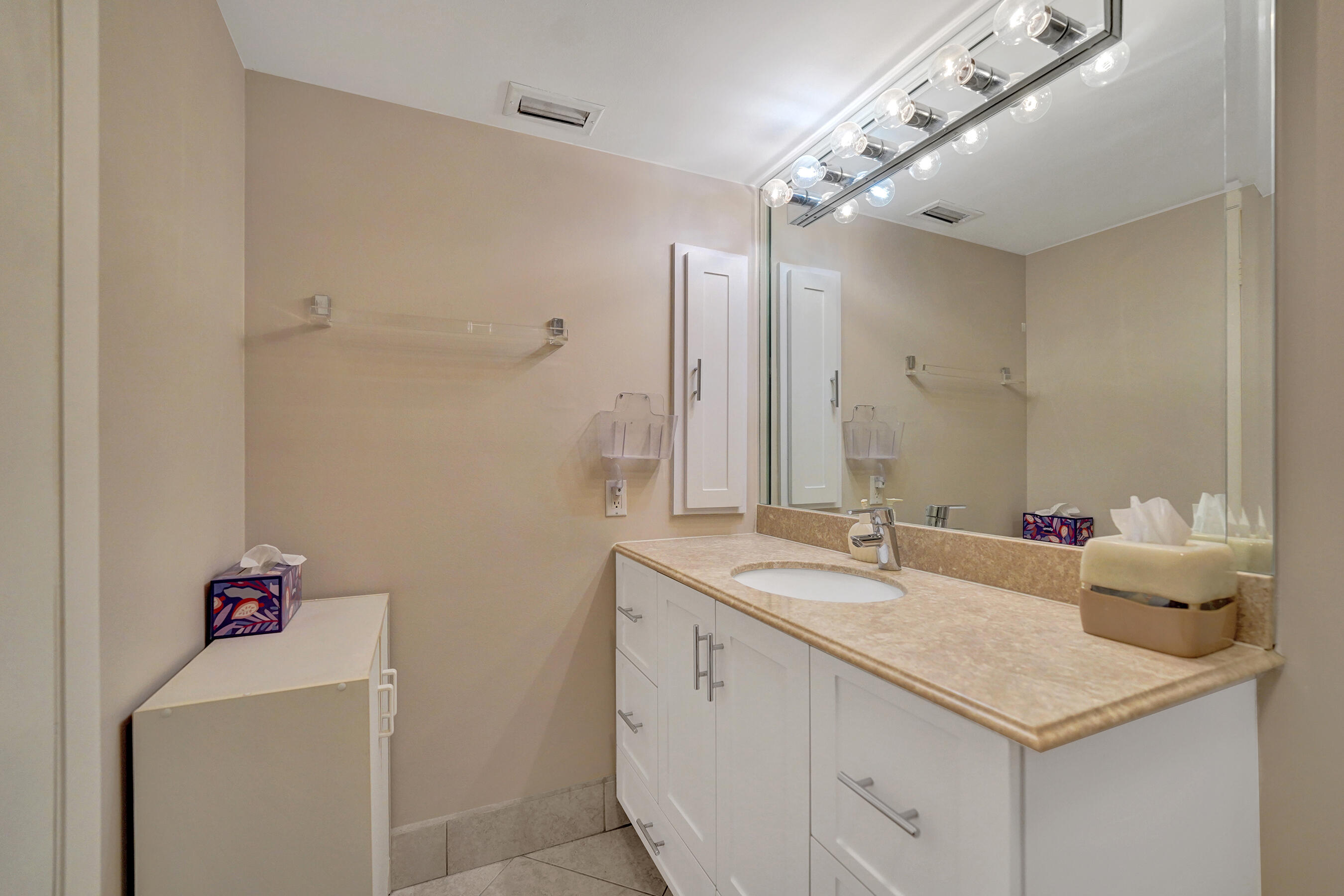 GARDENS 1 CONDO - Residential