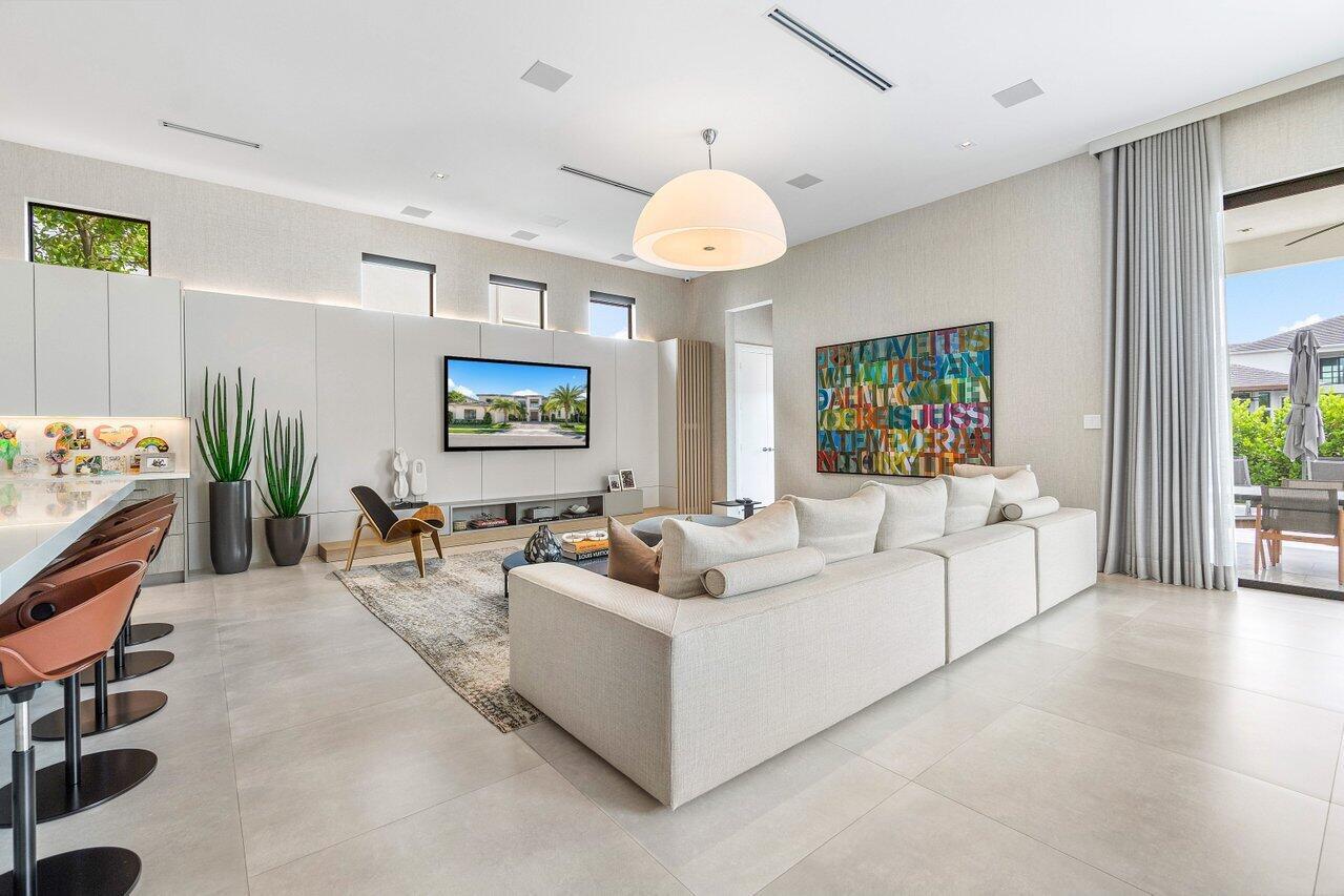 ROYAL PALM POLO - Residential