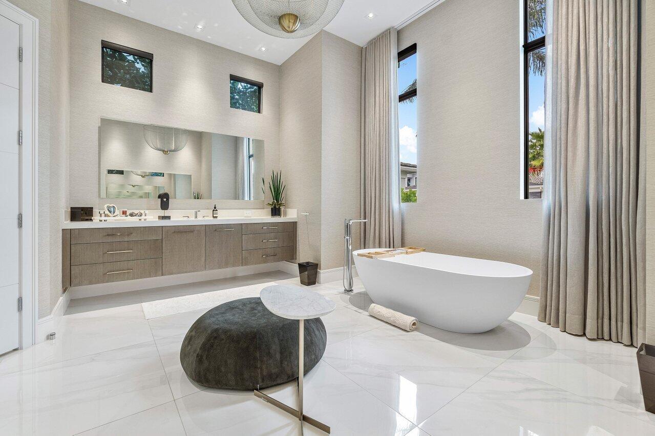 ROYAL PALM POLO - Residential