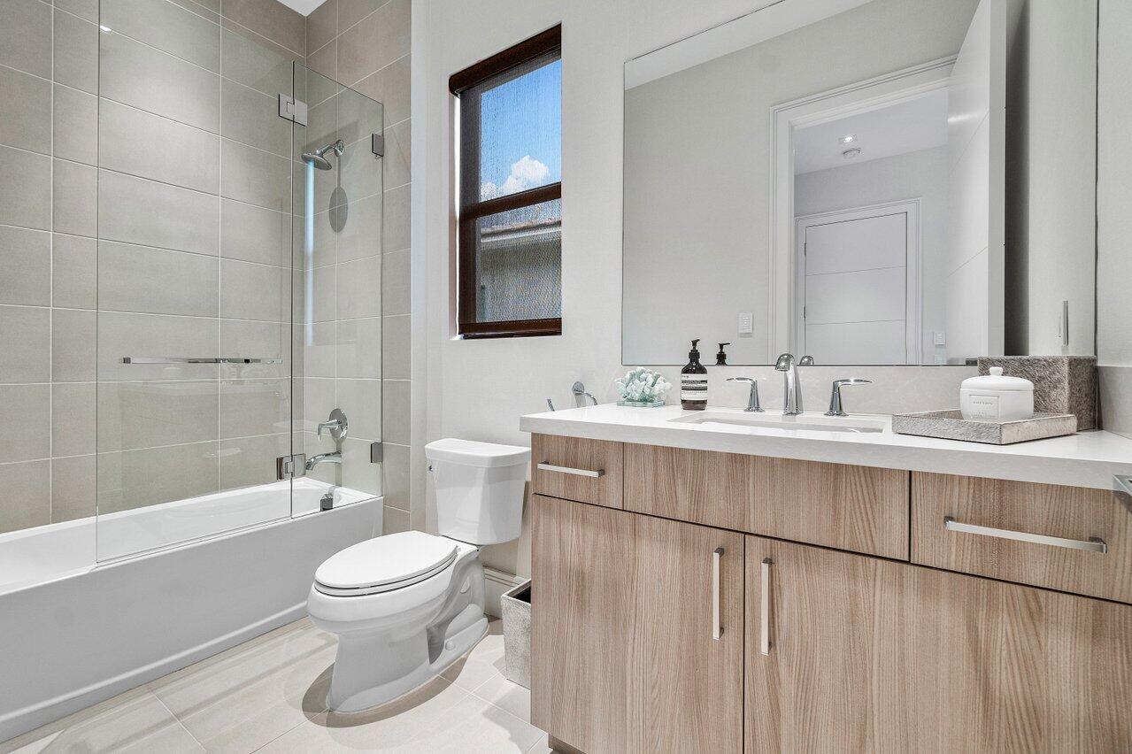 ROYAL PALM POLO - Residential